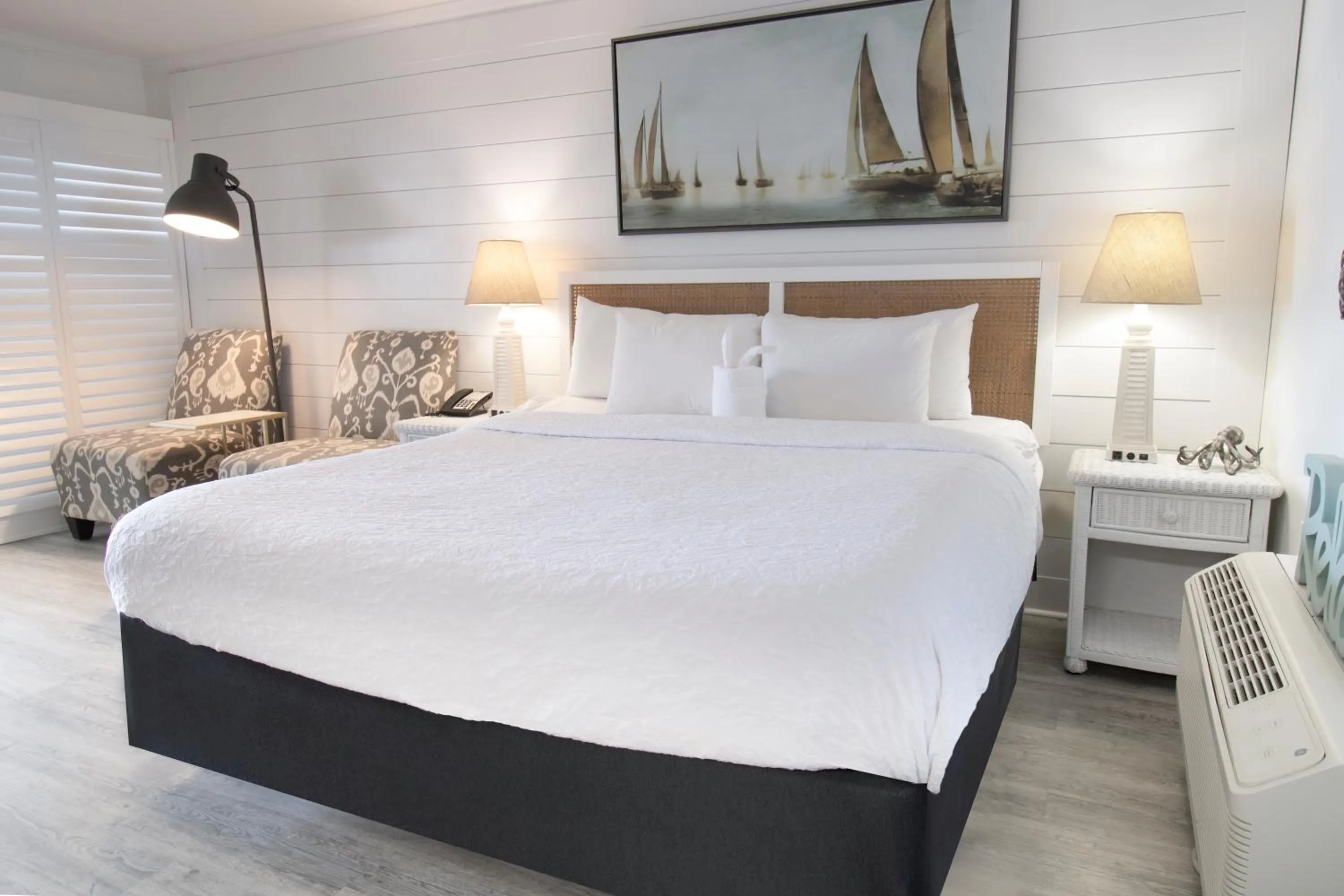 Bedroom, Bed in Oceanfront Litchfield Inn