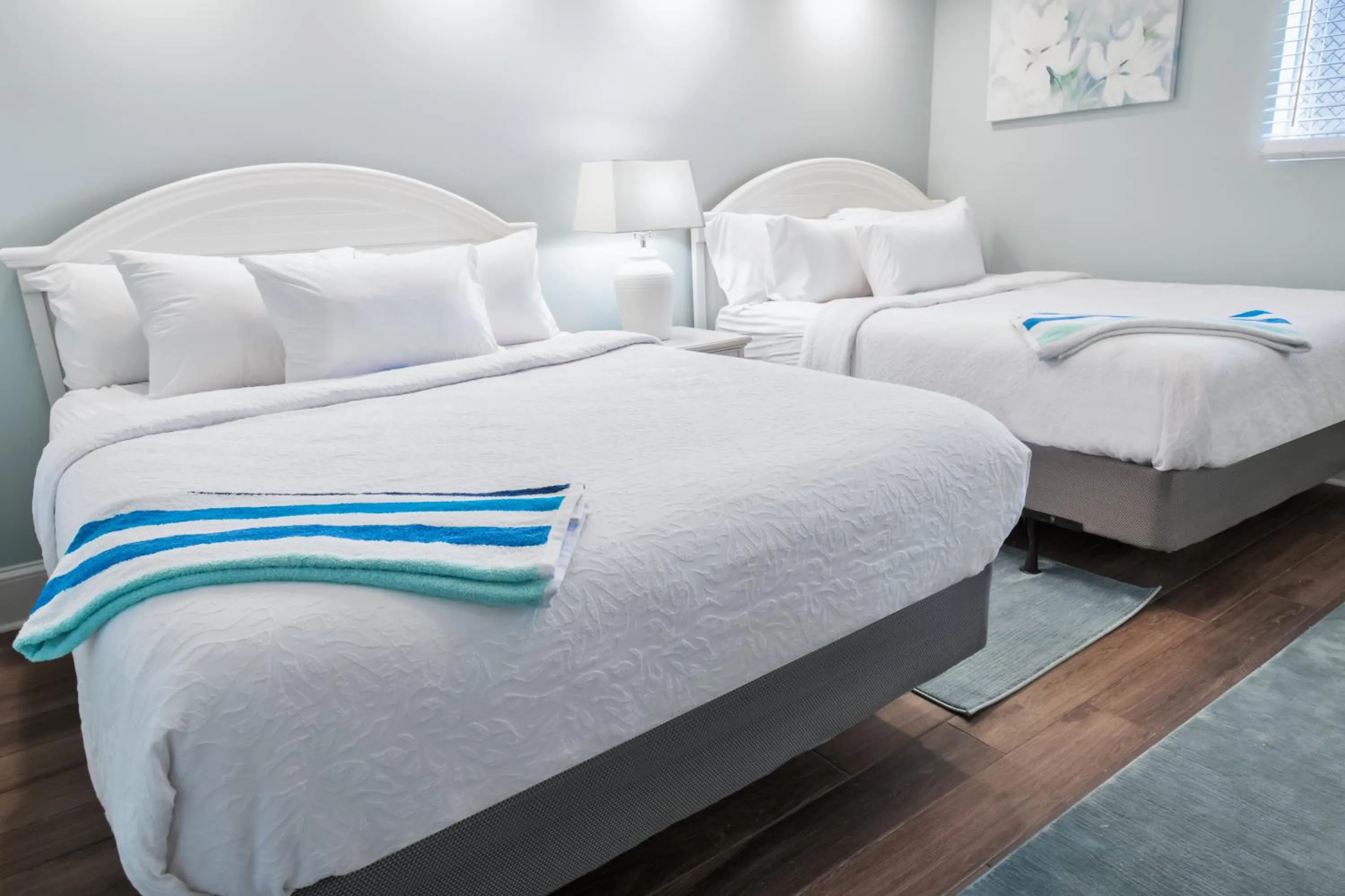 Bed in Oceanfront Litchfield Inn