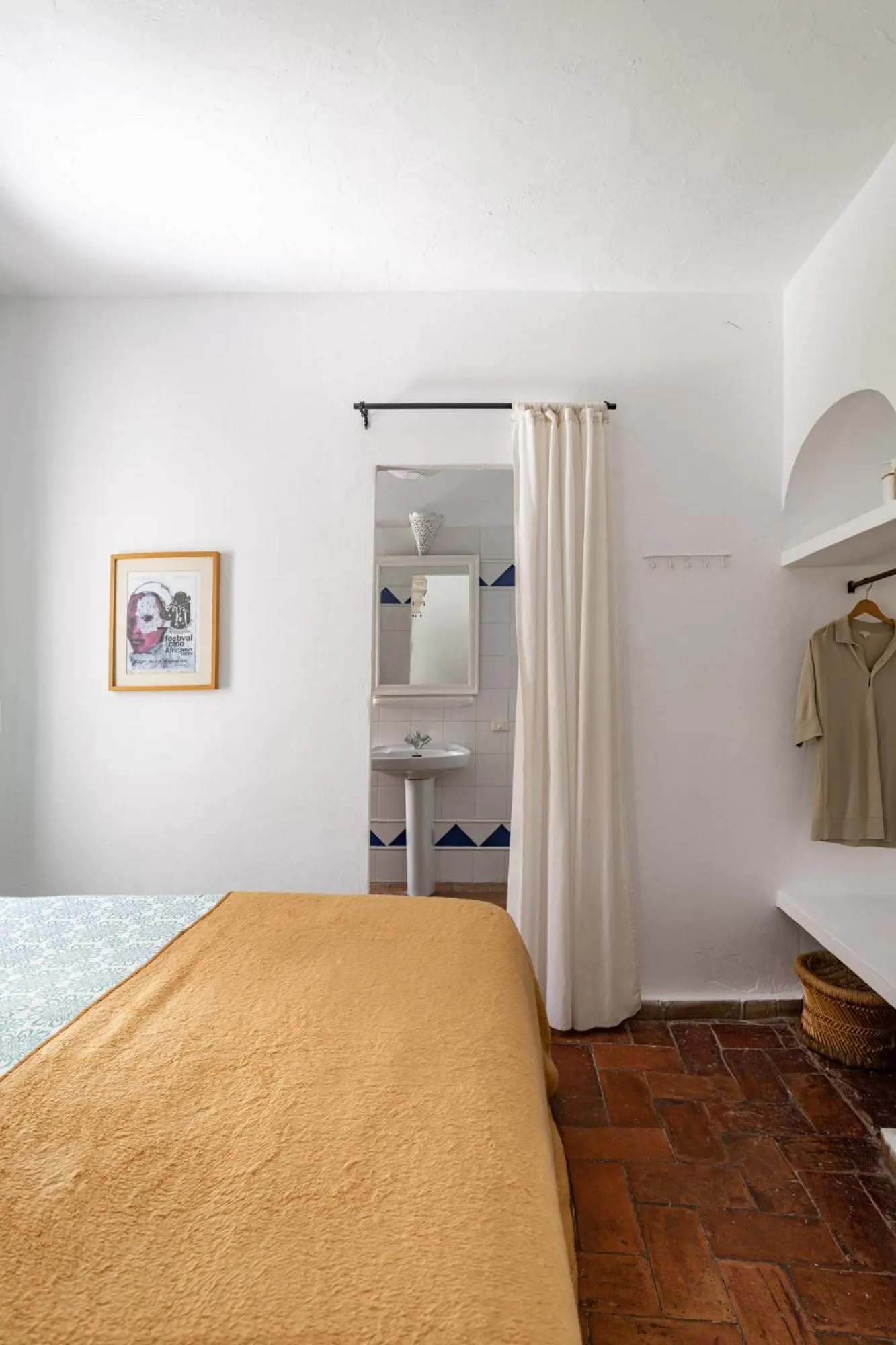 Photo of the whole room, Bed in Eole Tarifa Rooms