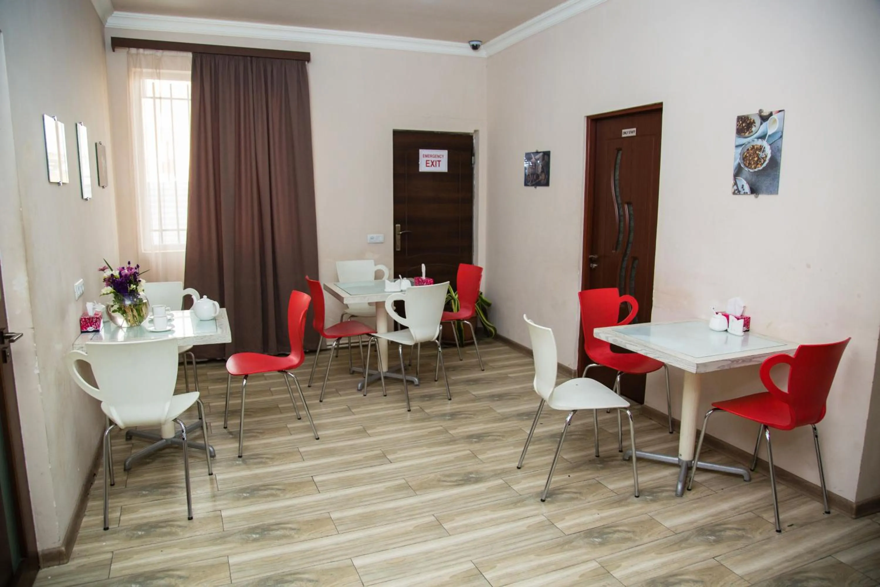 Restaurant/places to eat in Nuryan Hotel Yerevan