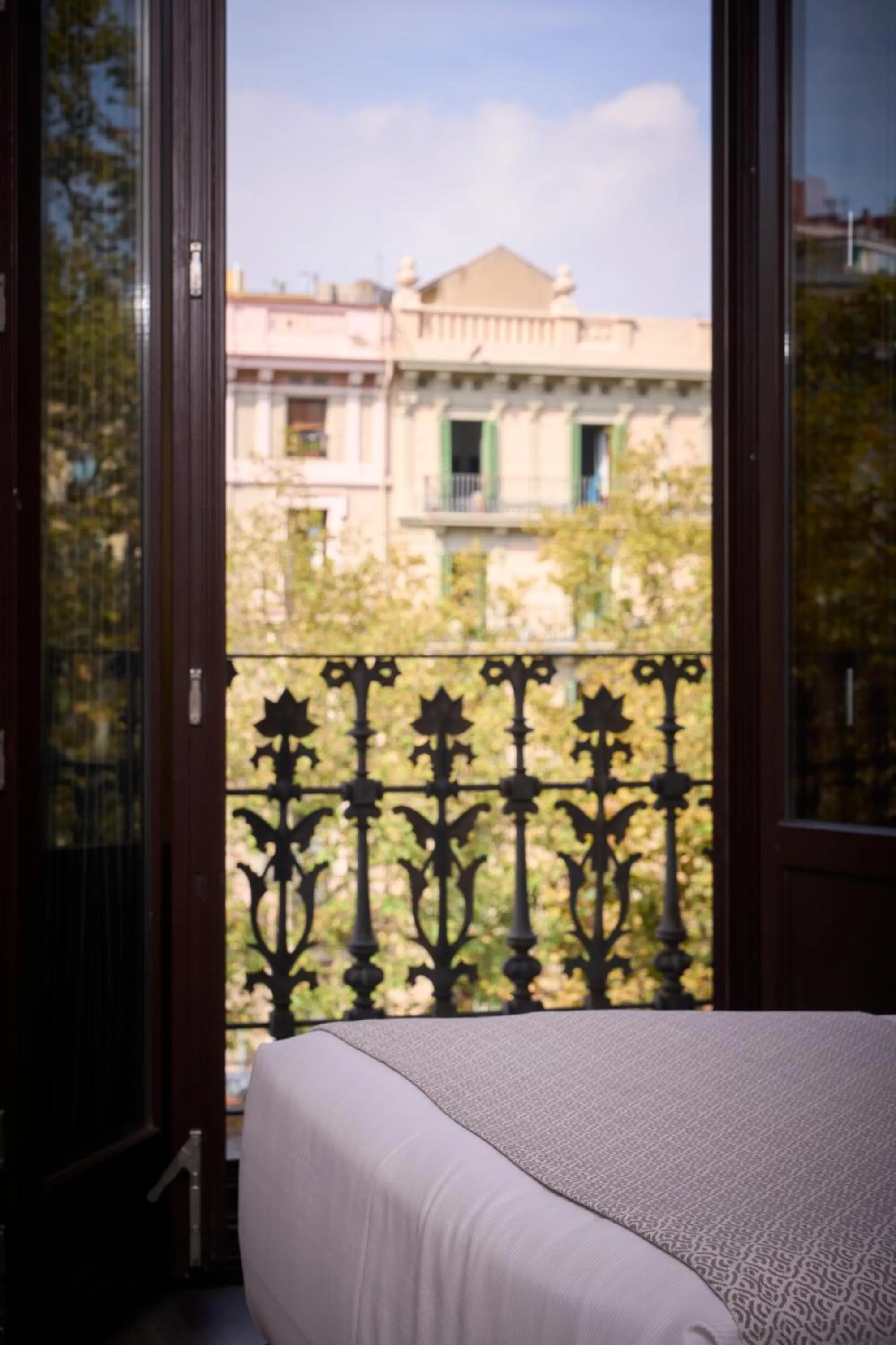 View (from property/room), Bed in Catalonia Gran Via BCN