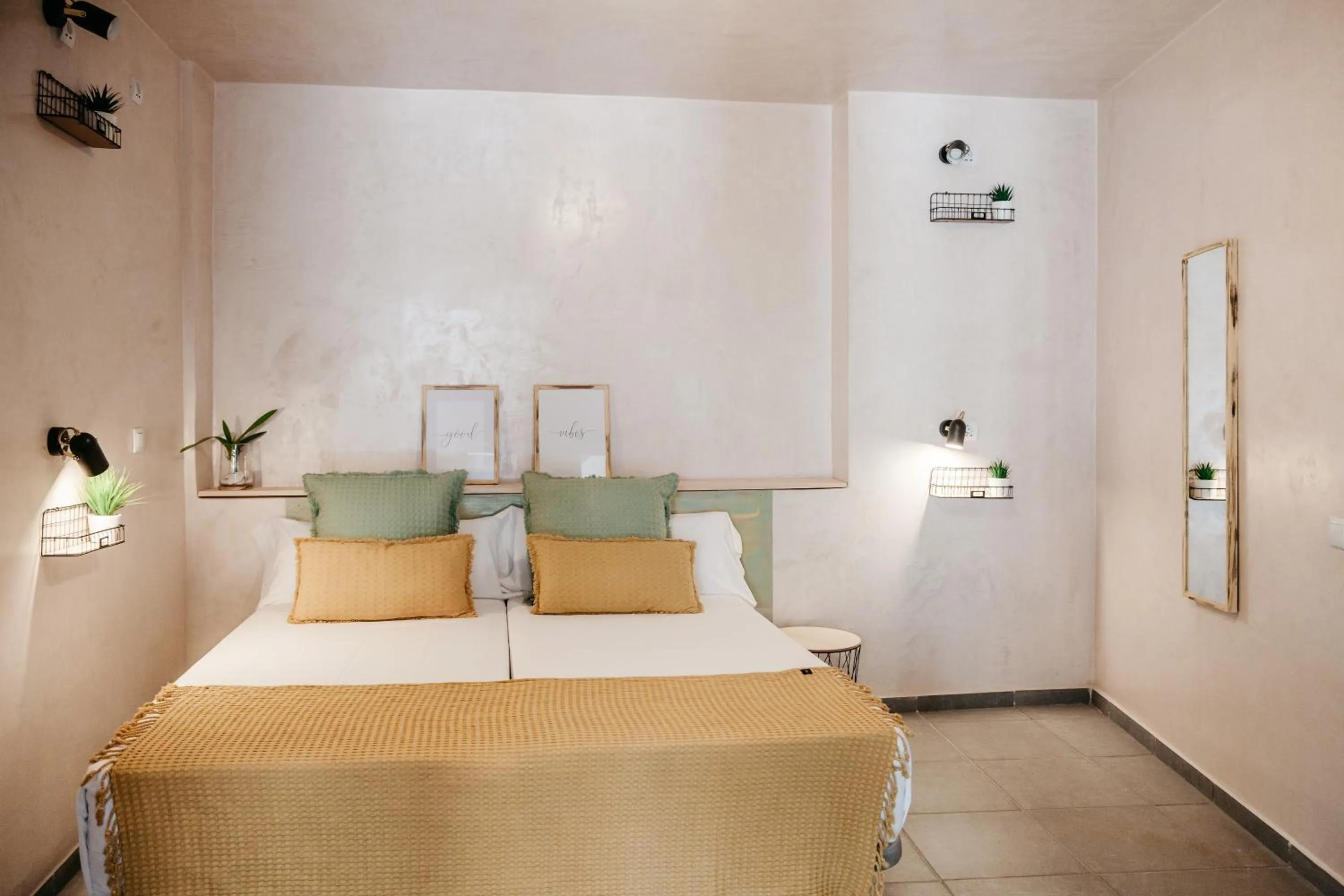 Photo of the whole room, Bed in ASTUTO Boutique Jerez - Adults Only