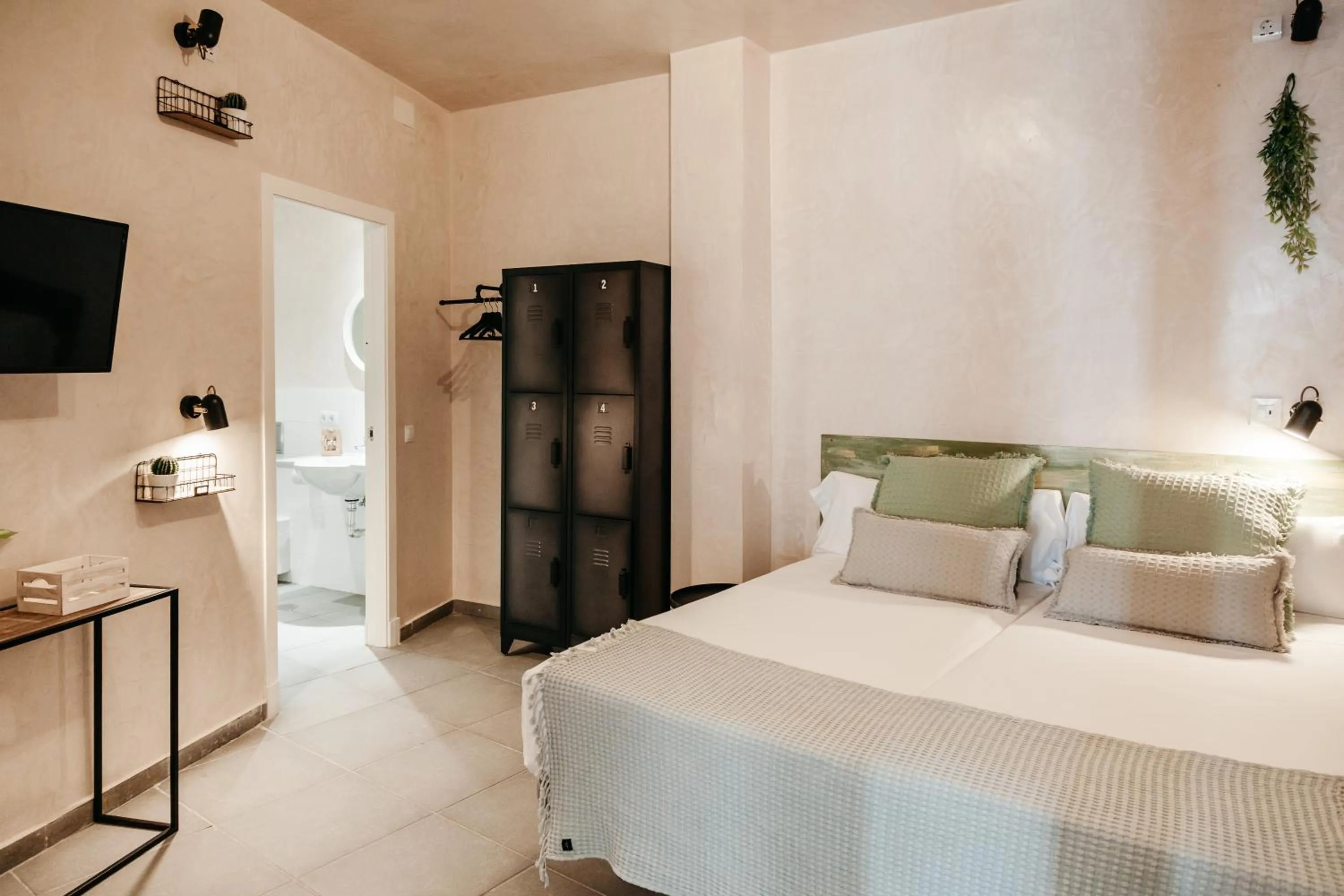 Photo of the whole room, Bed in ASTUTO Boutique Jerez - Adults Only