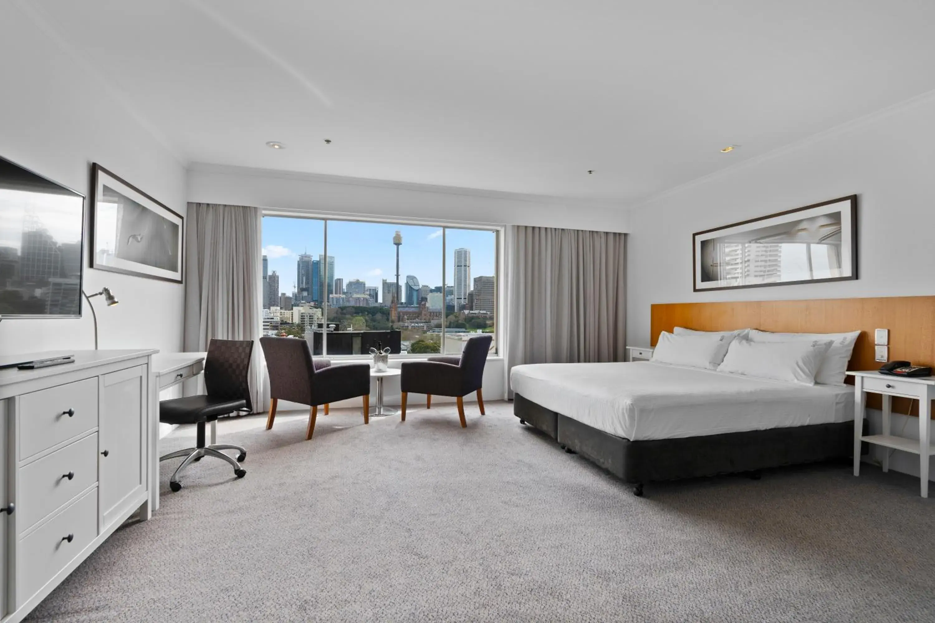 One-Bedroom King Suite with City View in Holiday Inn Sydney Potts Point One-Bedroom King Suite with City View in Holiday Inn Sydney Potts Point