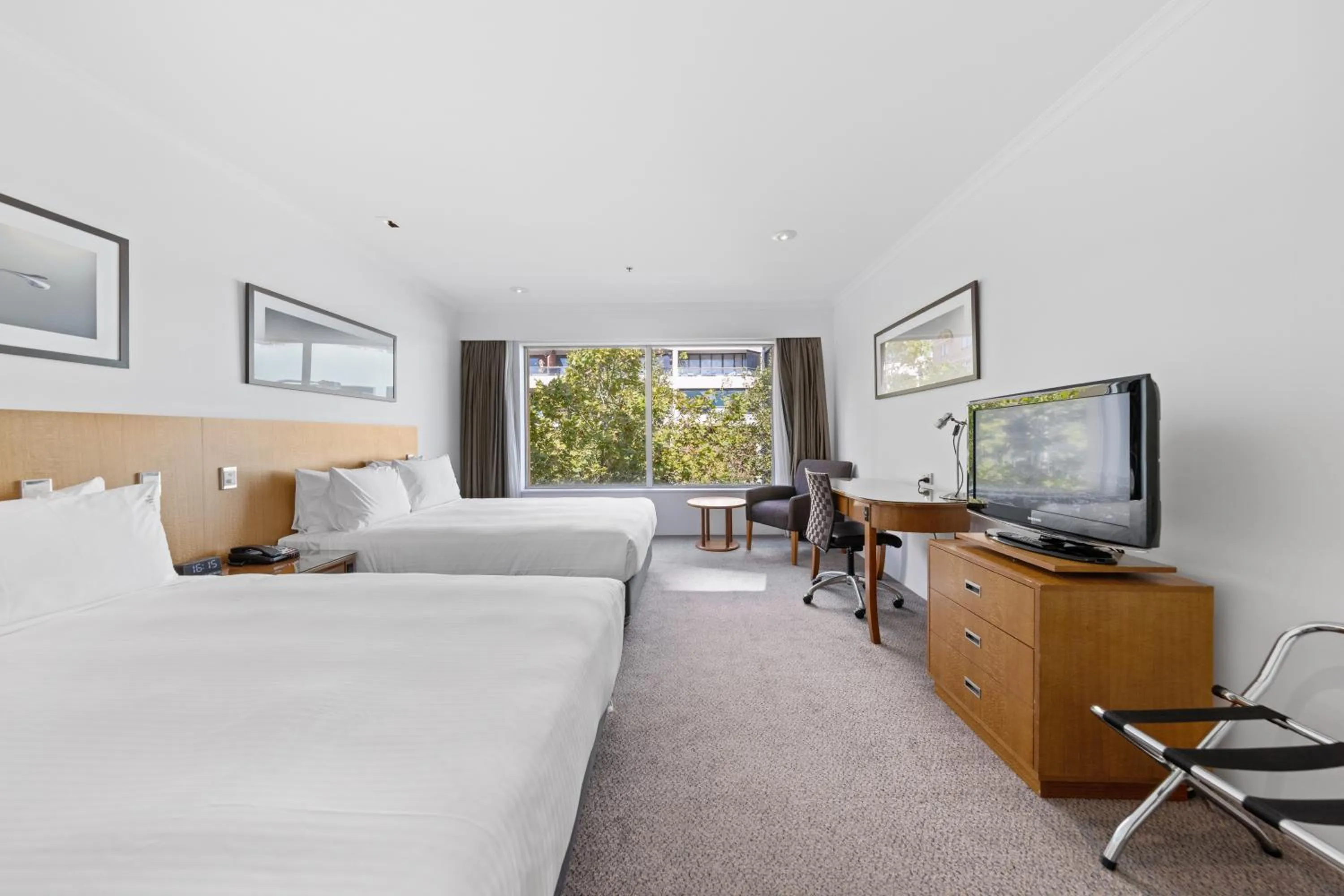 Bedroom, Bed in Holiday Inn Sydney Potts Point