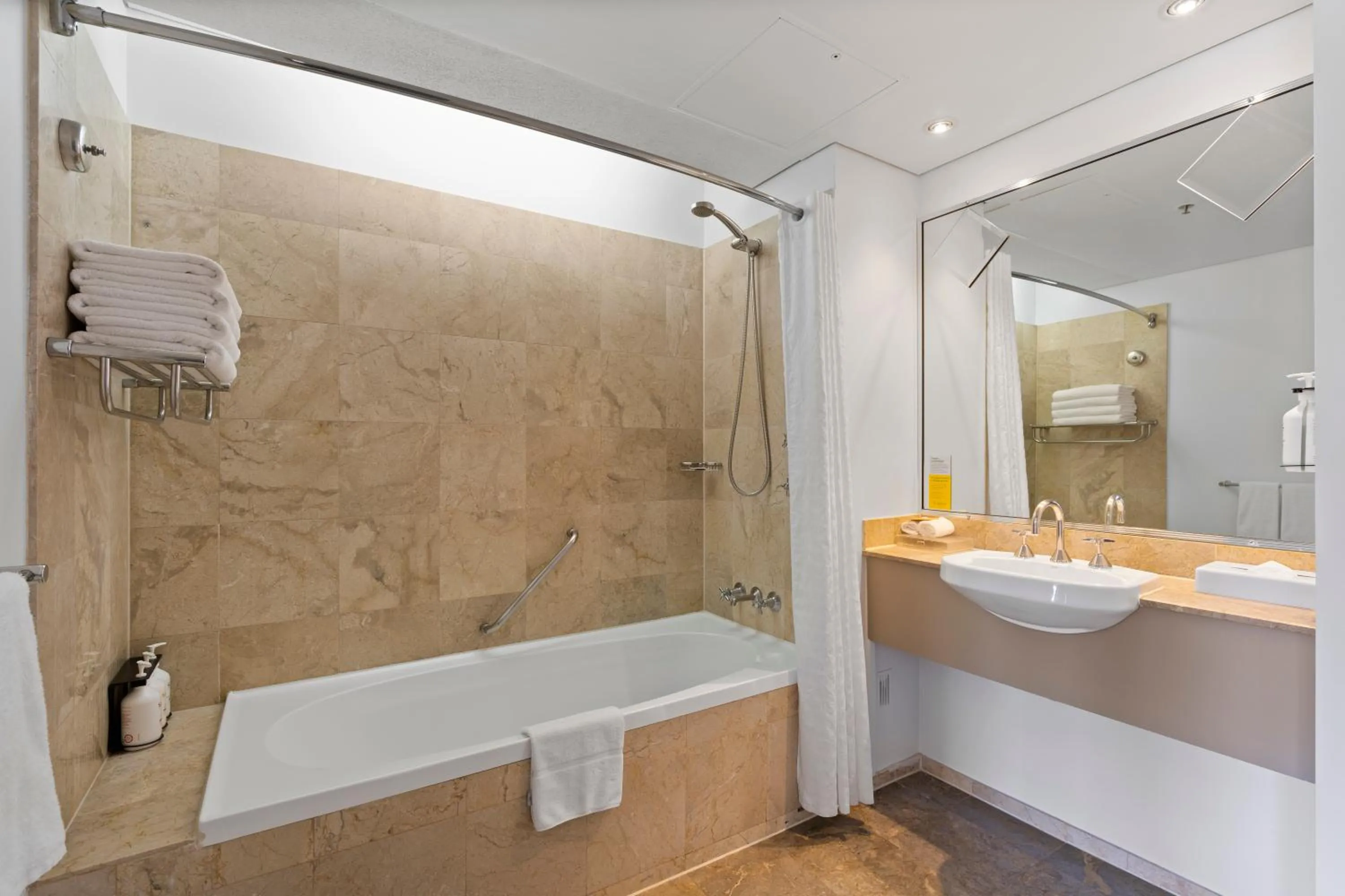 Bathroom in Holiday Inn Sydney Potts Point