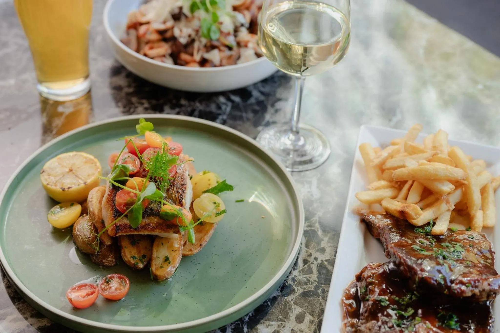 Restaurant/places to eat in Holiday Inn Sydney Potts Point