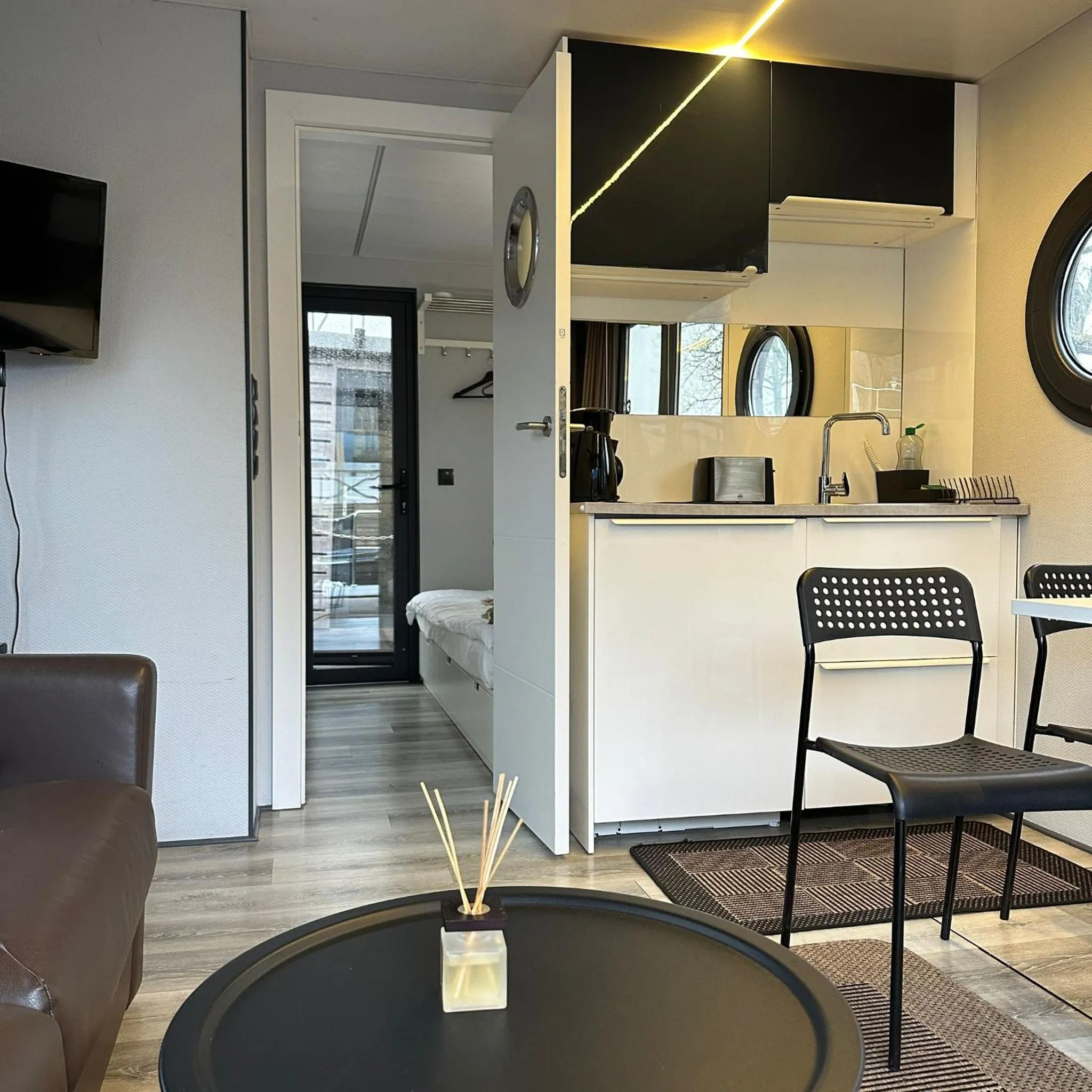 Kitchen or kitchenette in La Mare Resort