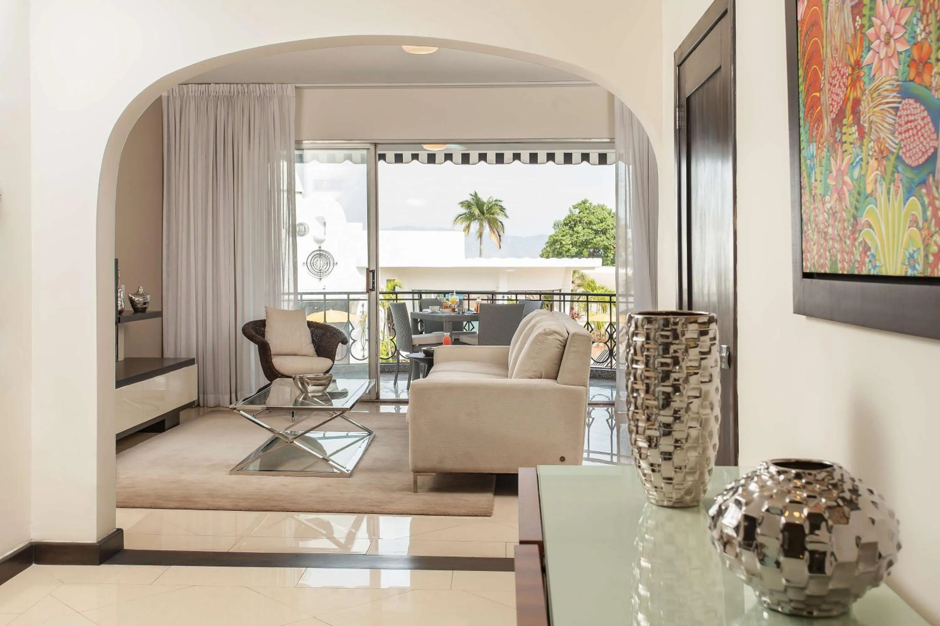 Photo of the whole room in El Rancho Haiti