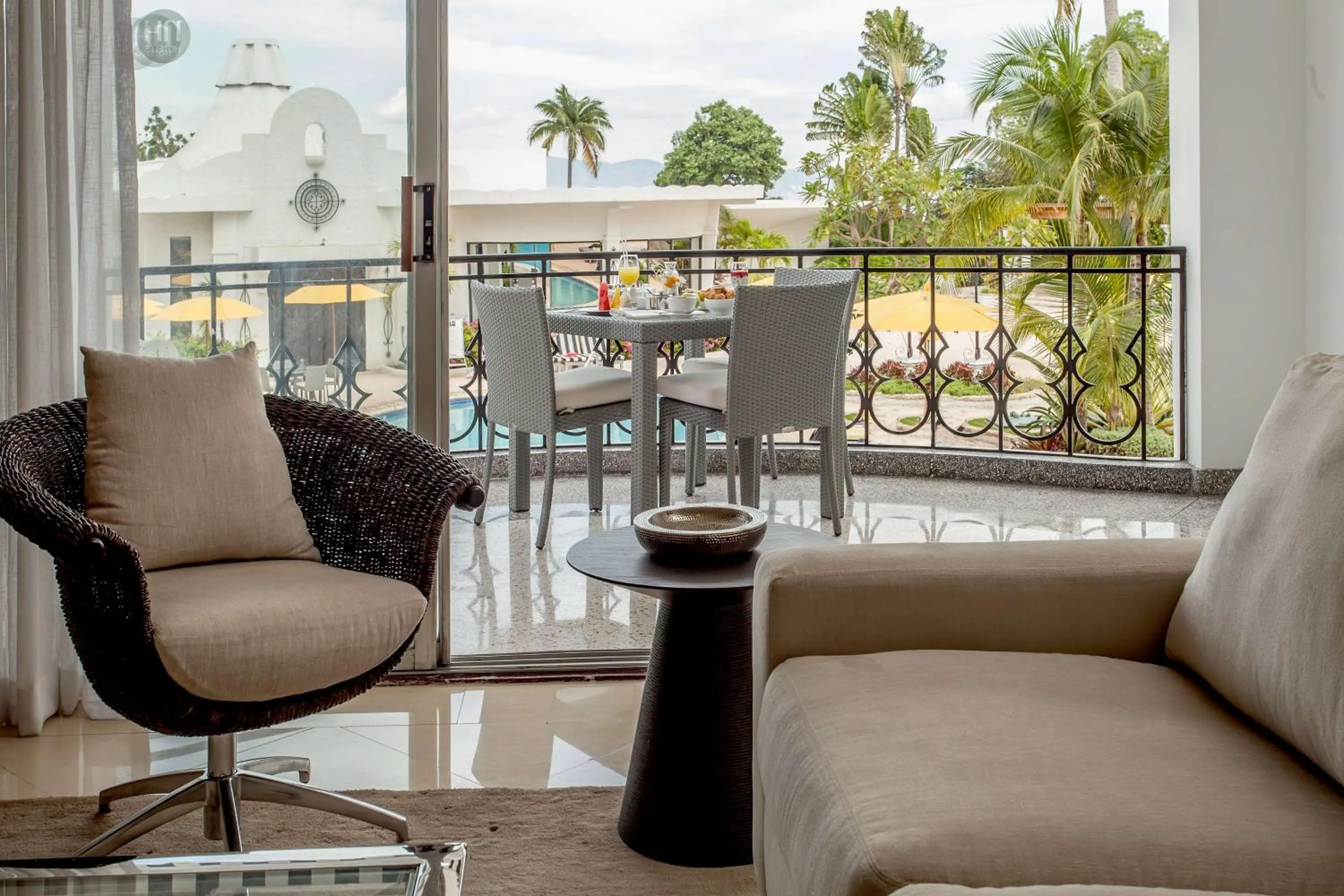 Photo of the whole room in El Rancho Haiti