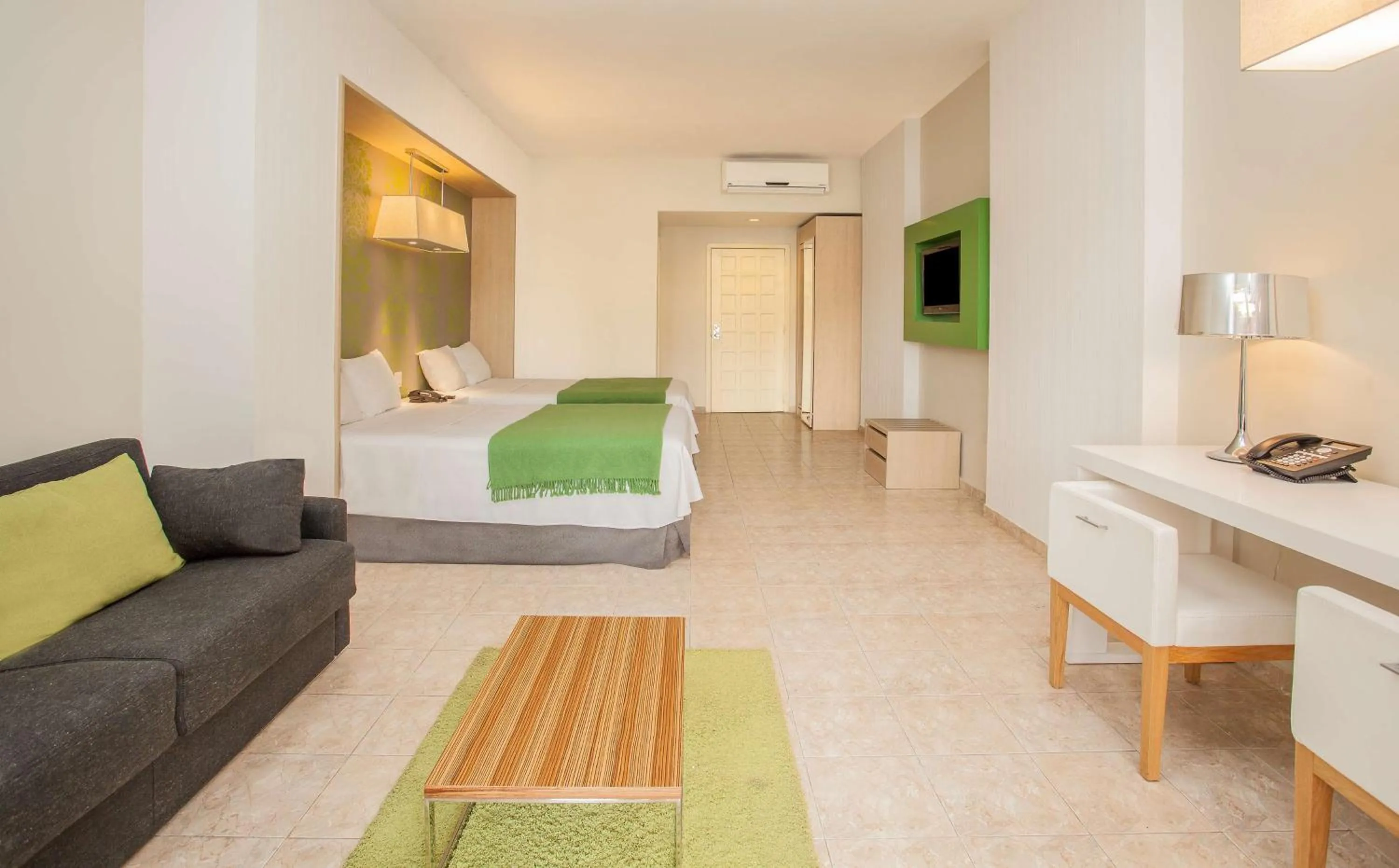 Photo of the whole room, Bed in El Rancho Haiti