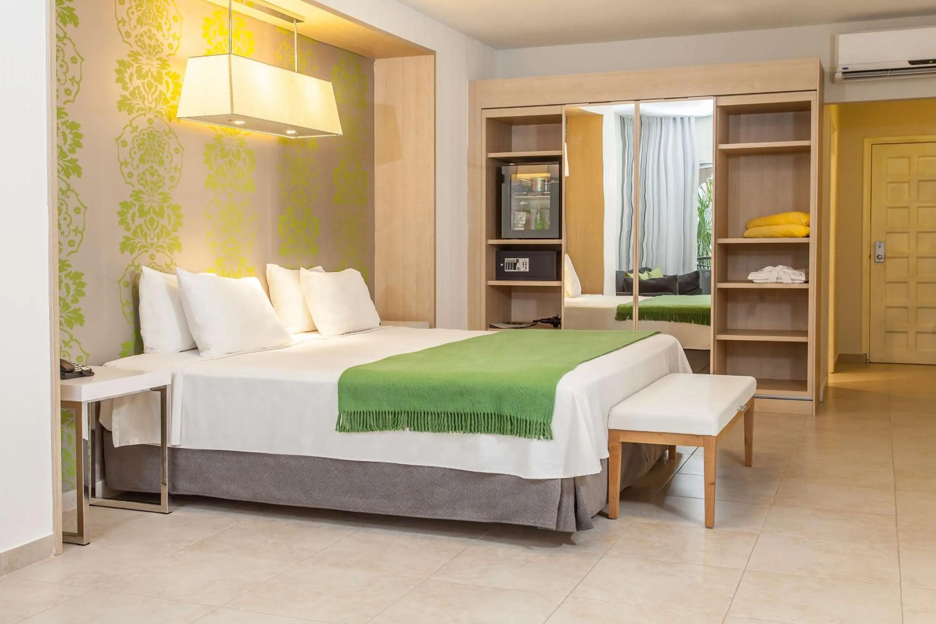 Photo of the whole room, Bed in El Rancho Haiti