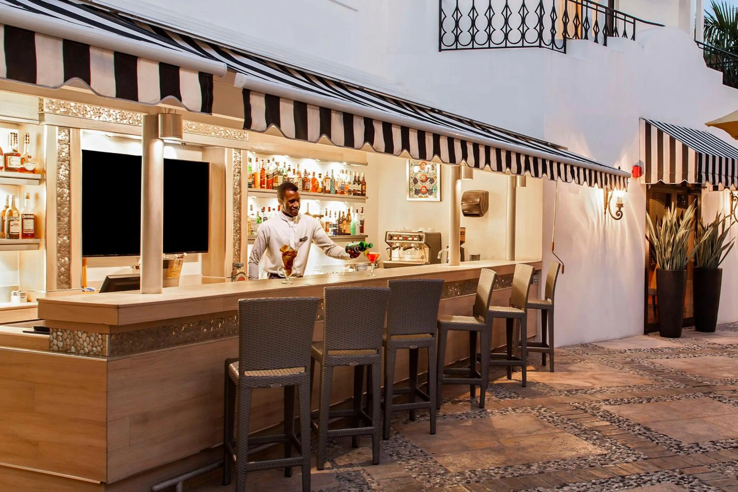 Lounge or bar in El Rancho Haiti