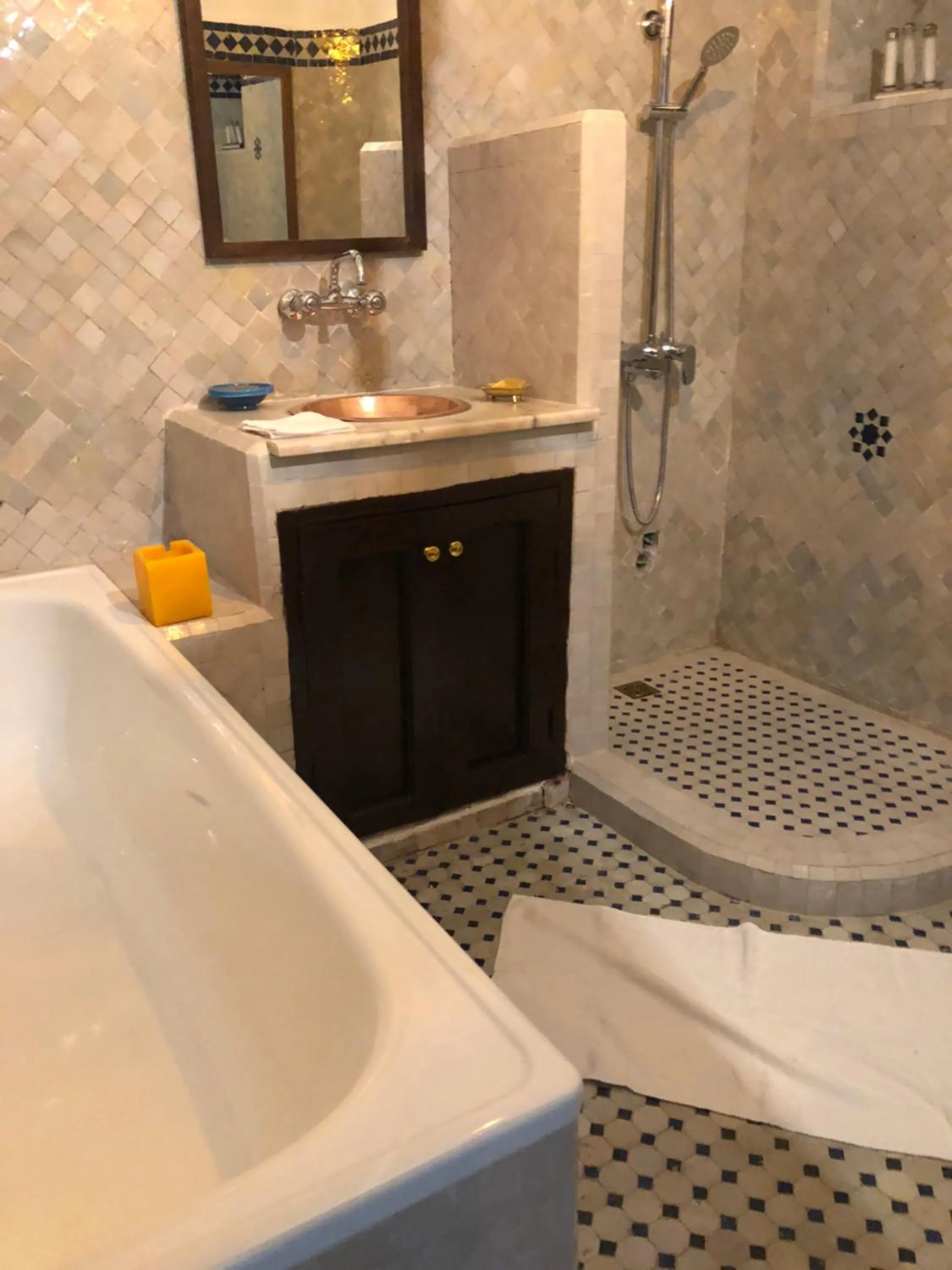 Shower in Riad Tizwa Fes