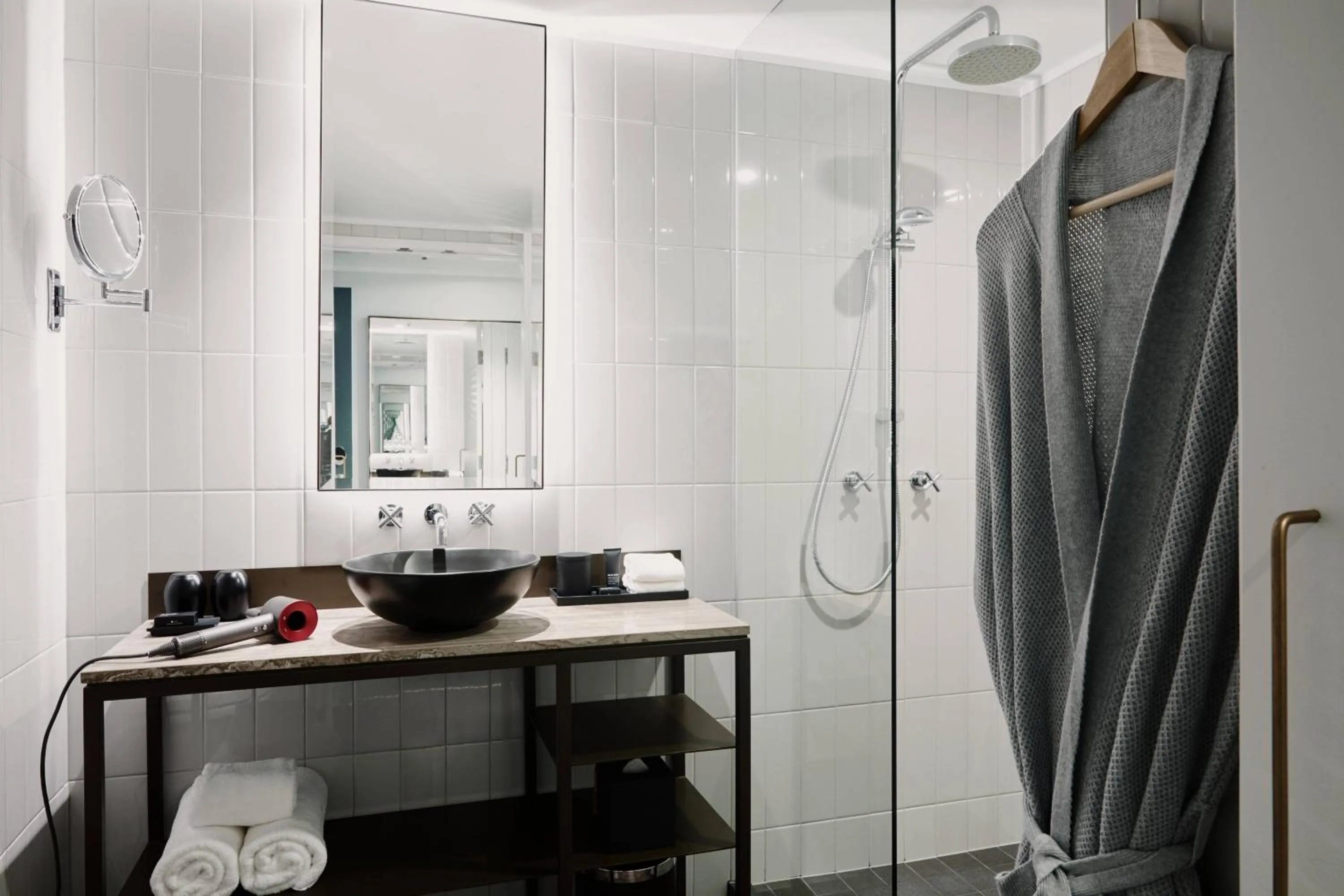 Bathroom in Pier One Sydney Harbour, Autograph Collection