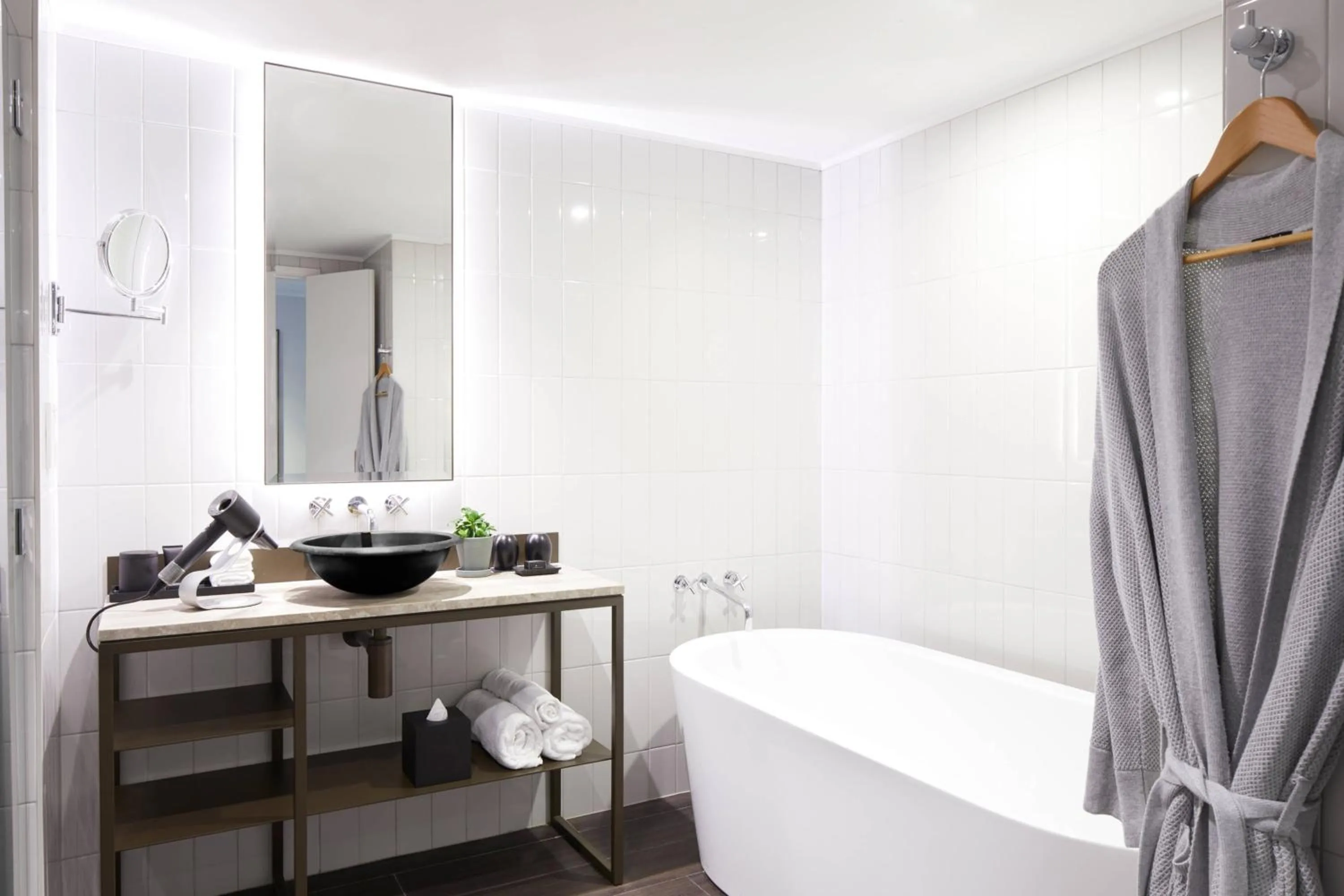 Bathroom, Bed in Pier One Sydney Harbour, Autograph Collection