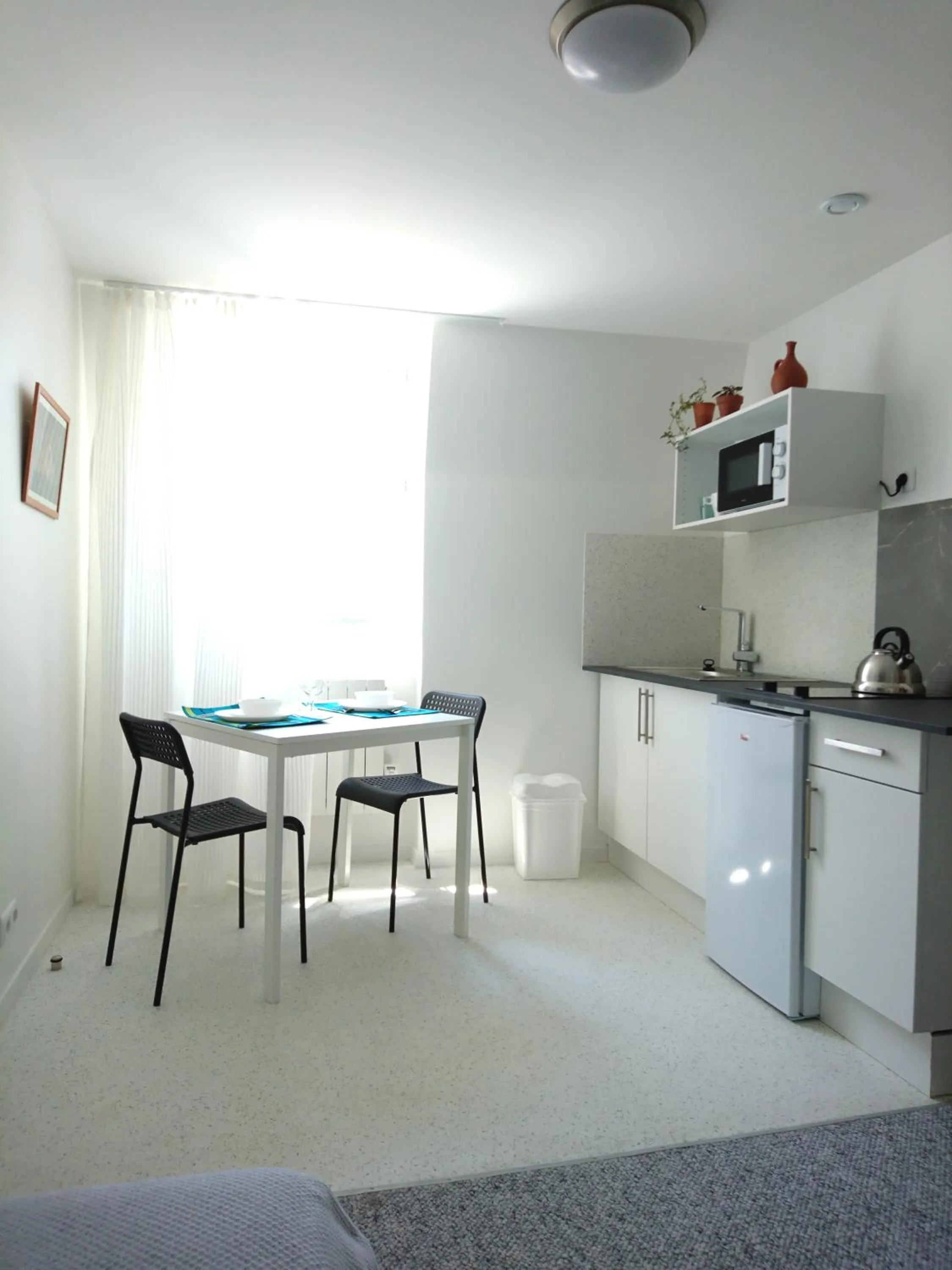 Kitchen or kitchenette in Cool Places