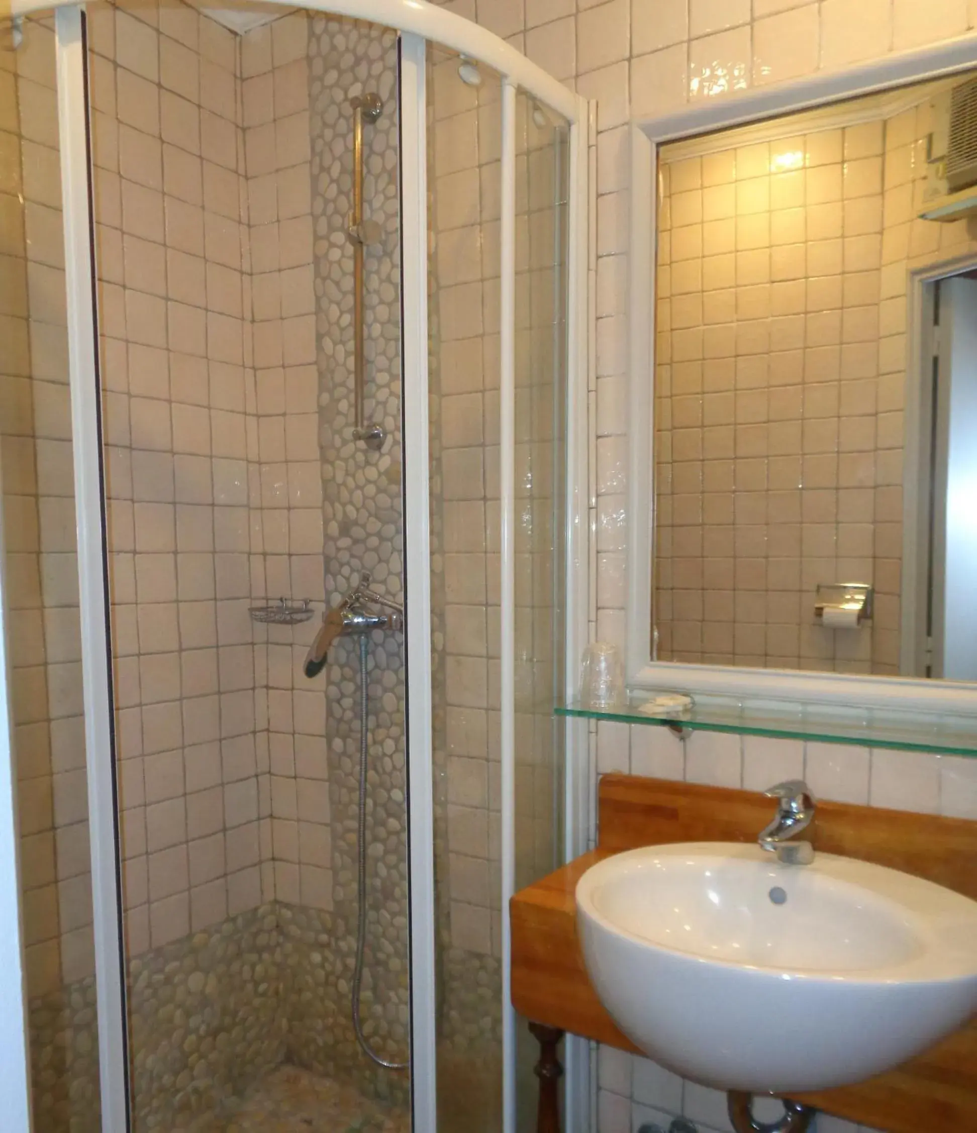 Single Room in Hôtel les Degrés de Notre Dame Single Room in Hôtel les Degrés de Notre Dame