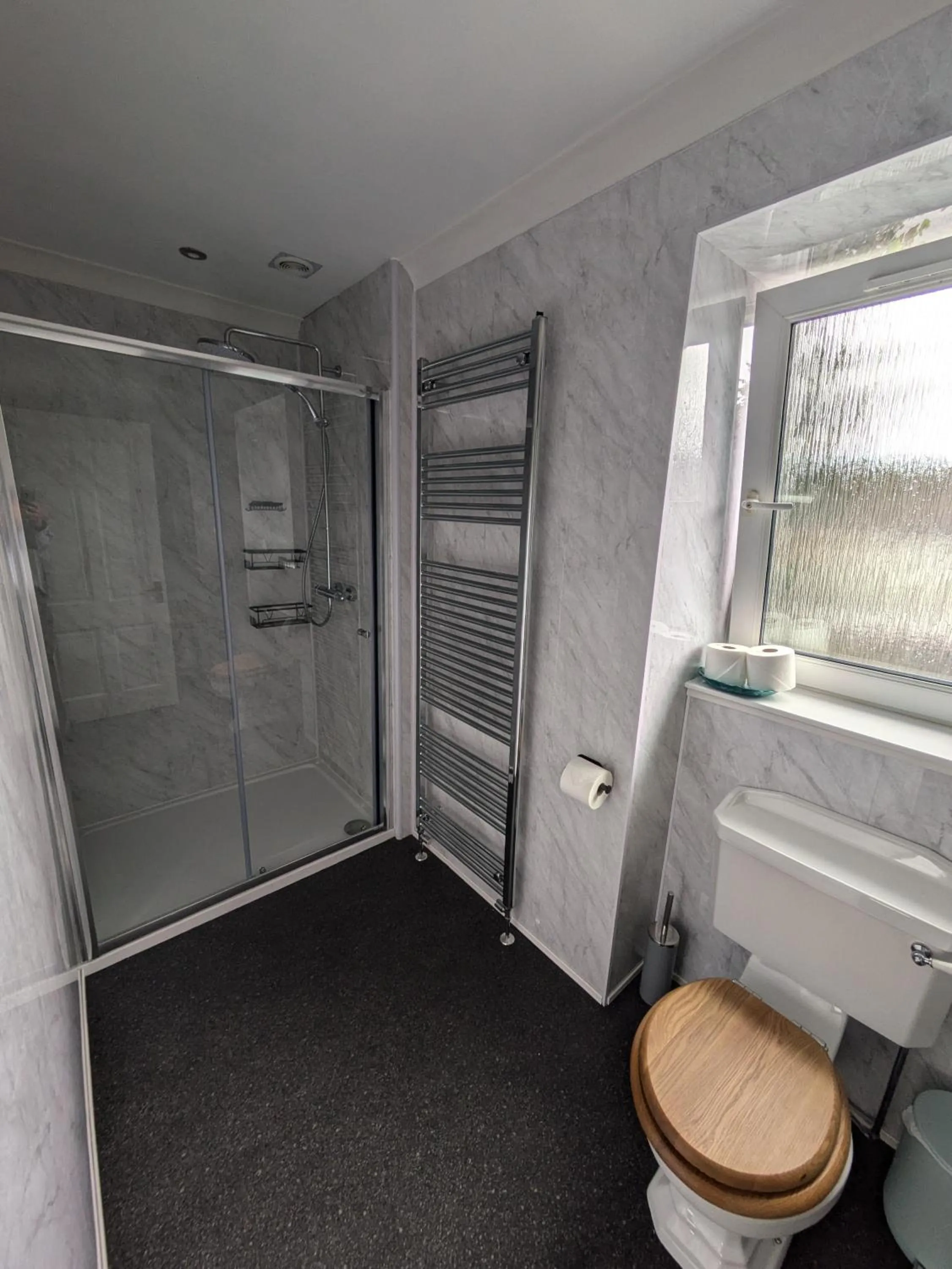 Bathroom in Buccleuch and Queensberry Arms Hotel
