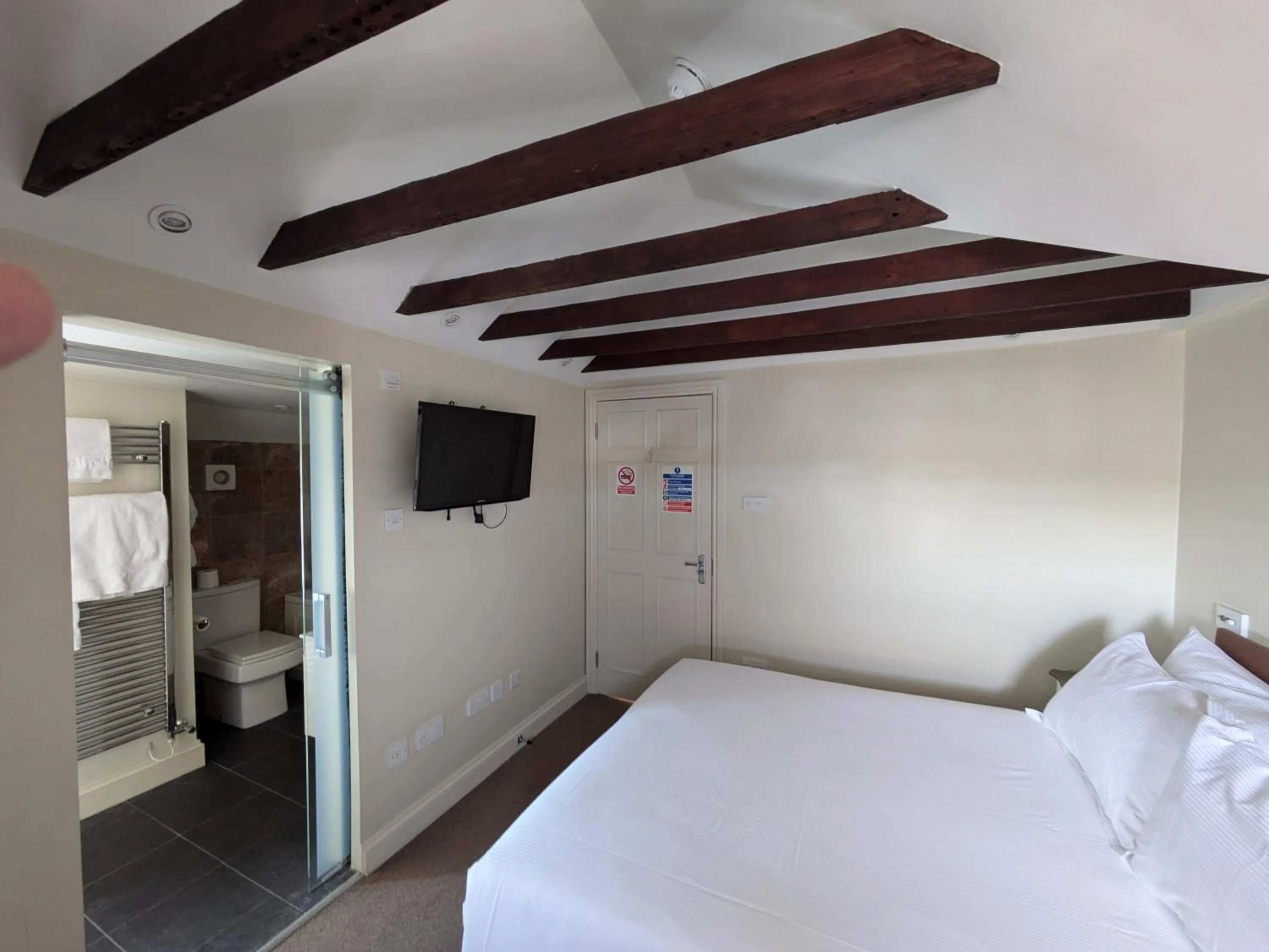 Bedroom, Bed in Buccleuch and Queensberry Arms Hotel