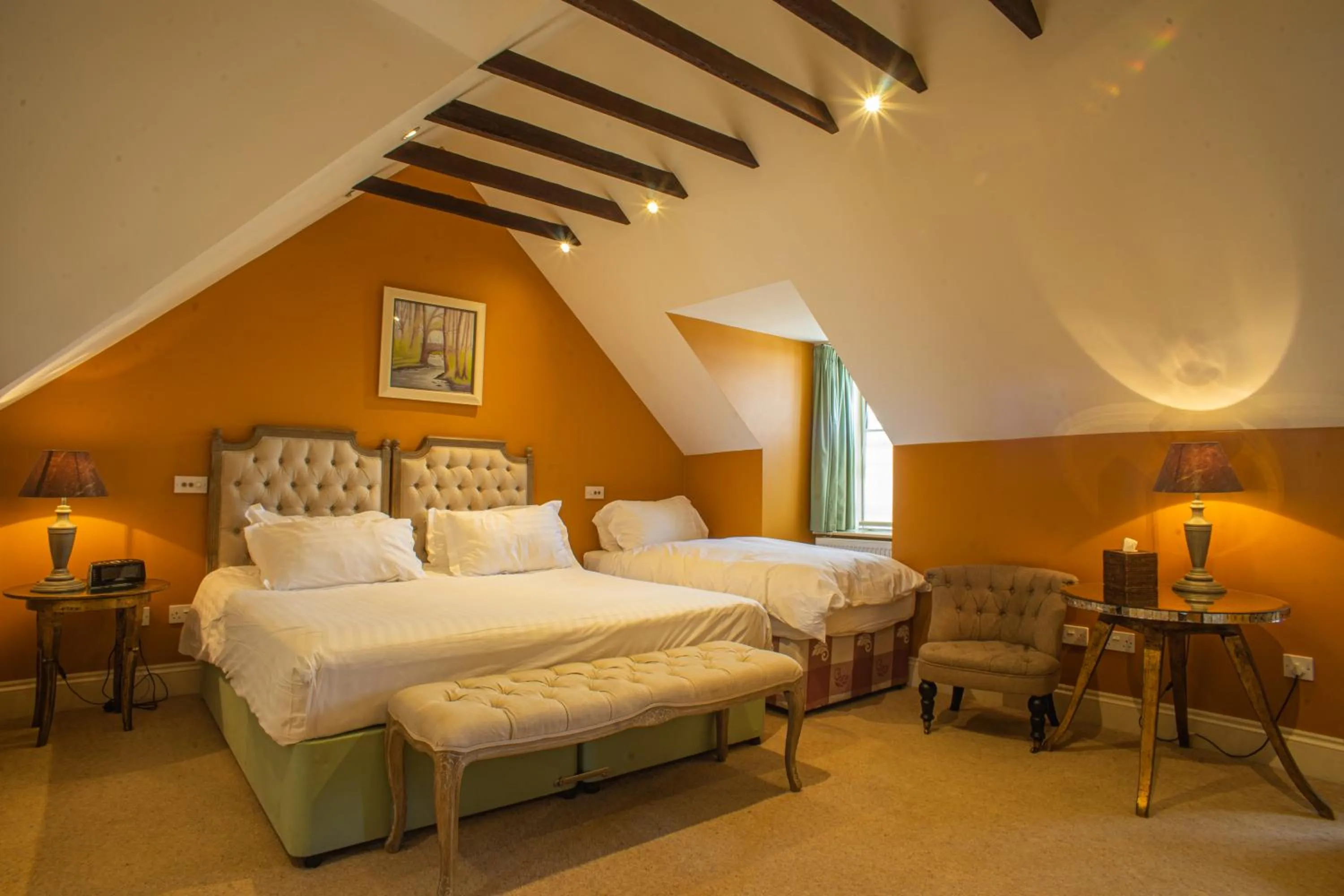 Bedroom, Bed in Buccleuch and Queensberry Arms Hotel