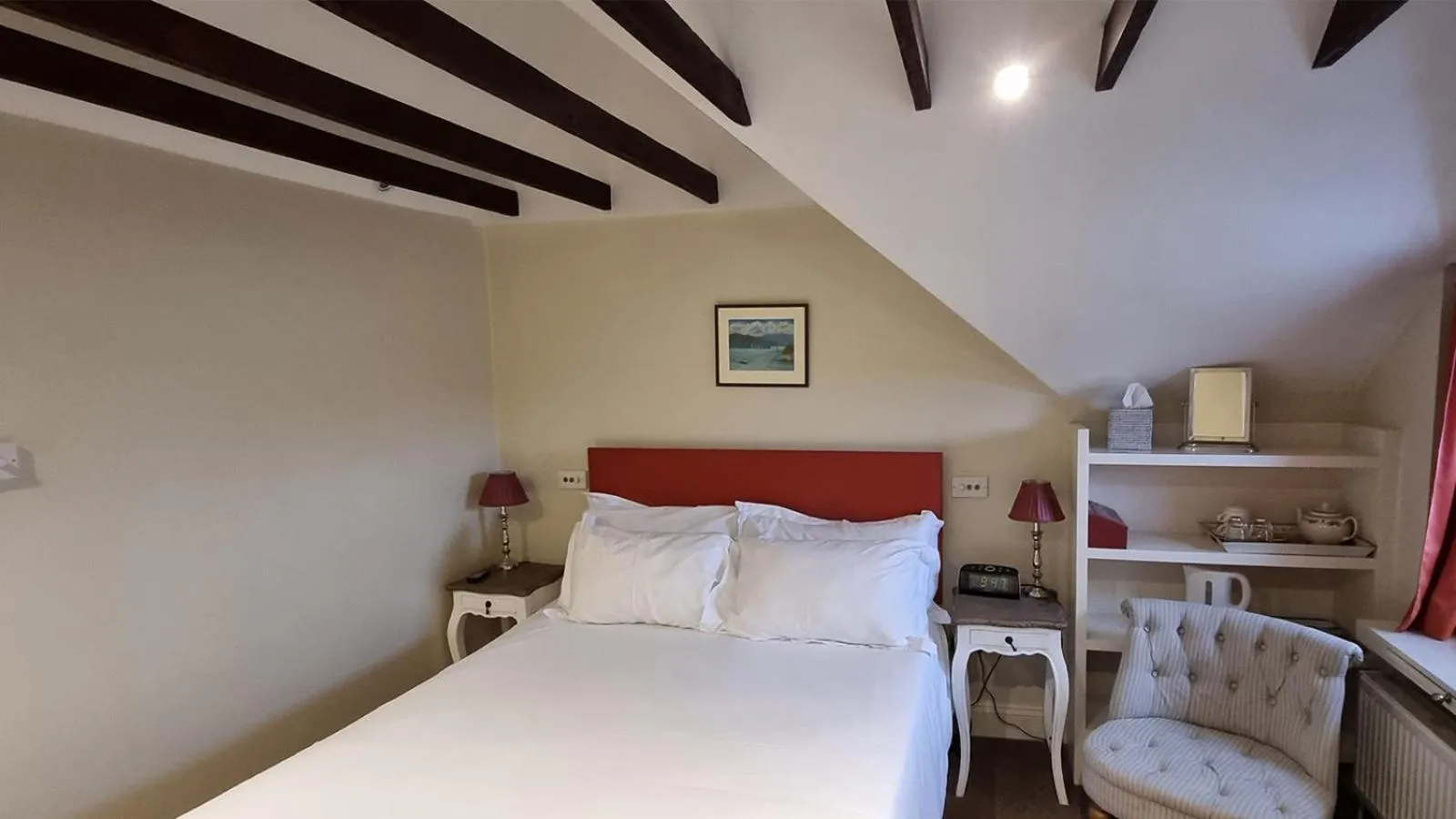 Bedroom, Bed in Buccleuch and Queensberry Arms Hotel