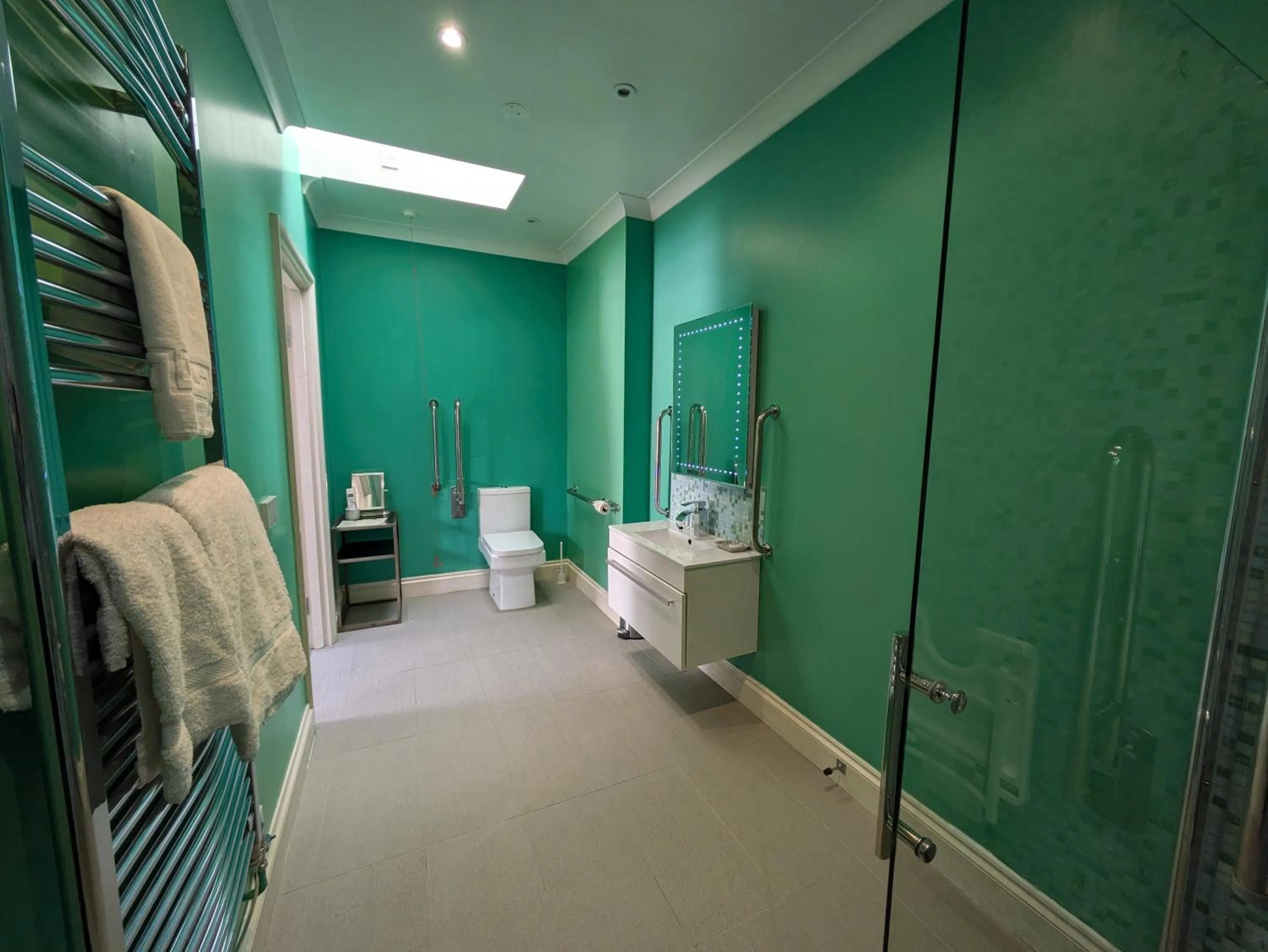 Bathroom in Buccleuch and Queensberry Arms Hotel