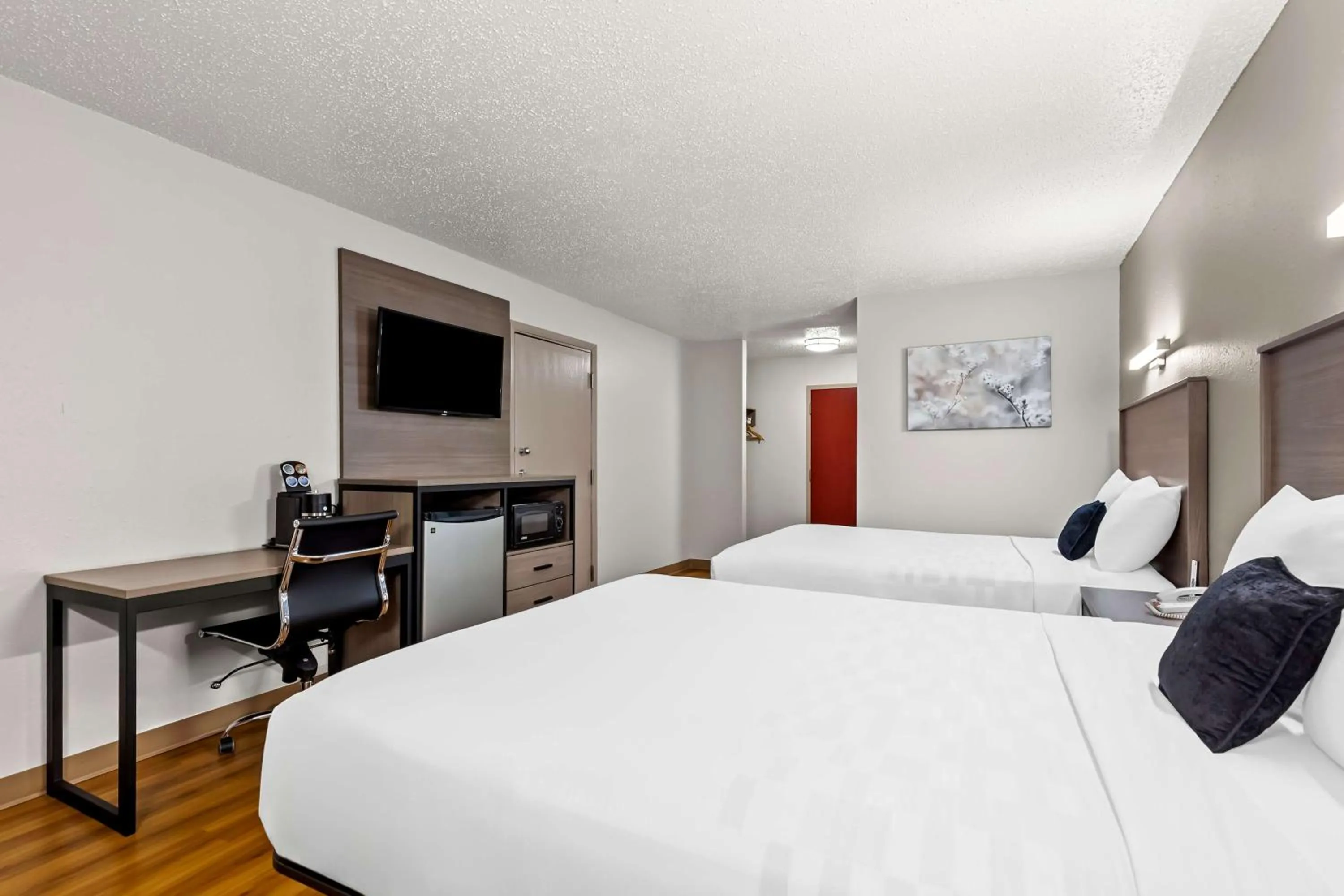 Bedroom in Red Lion Inn & Suites Saint Louis