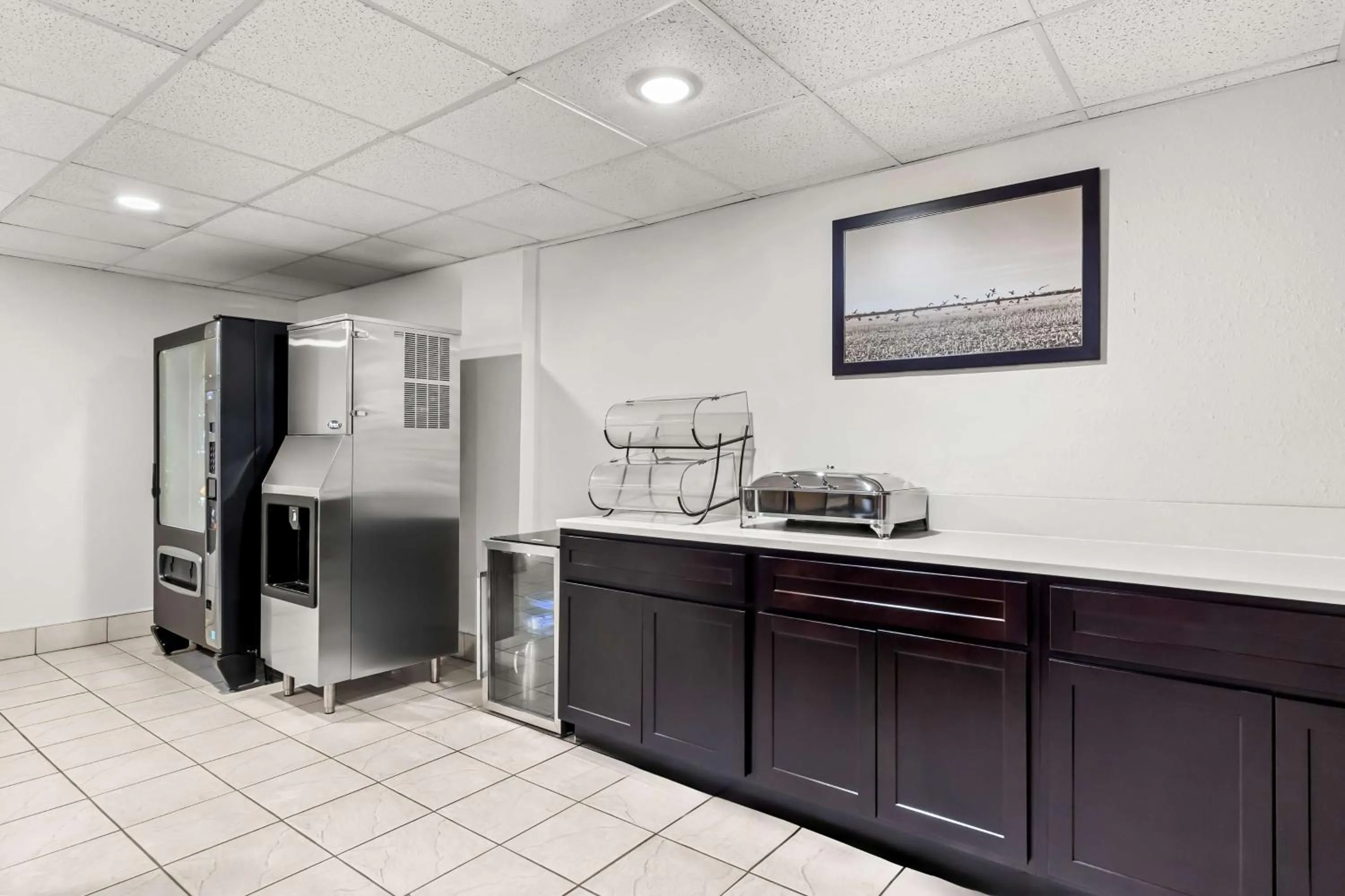 Restaurant/places to eat in Red Lion Inn & Suites Saint Louis