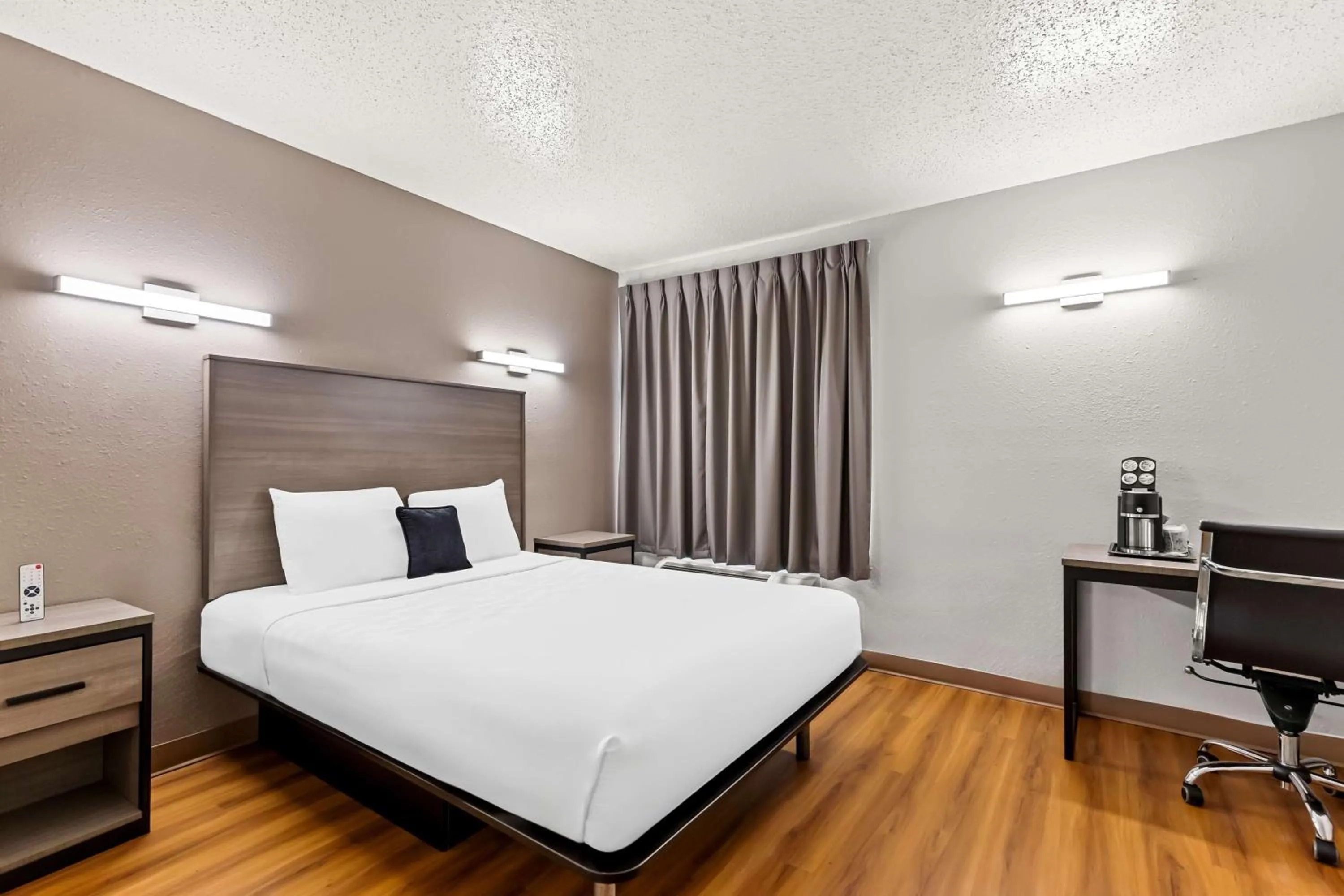 Bedroom in Red Lion Inn & Suites Saint Louis