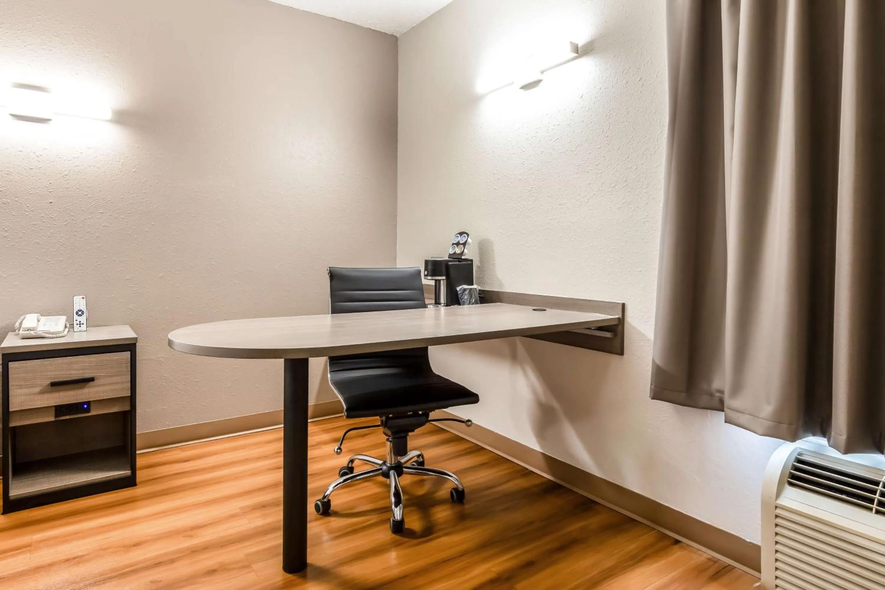 Bedroom in Red Lion Inn & Suites Saint Louis