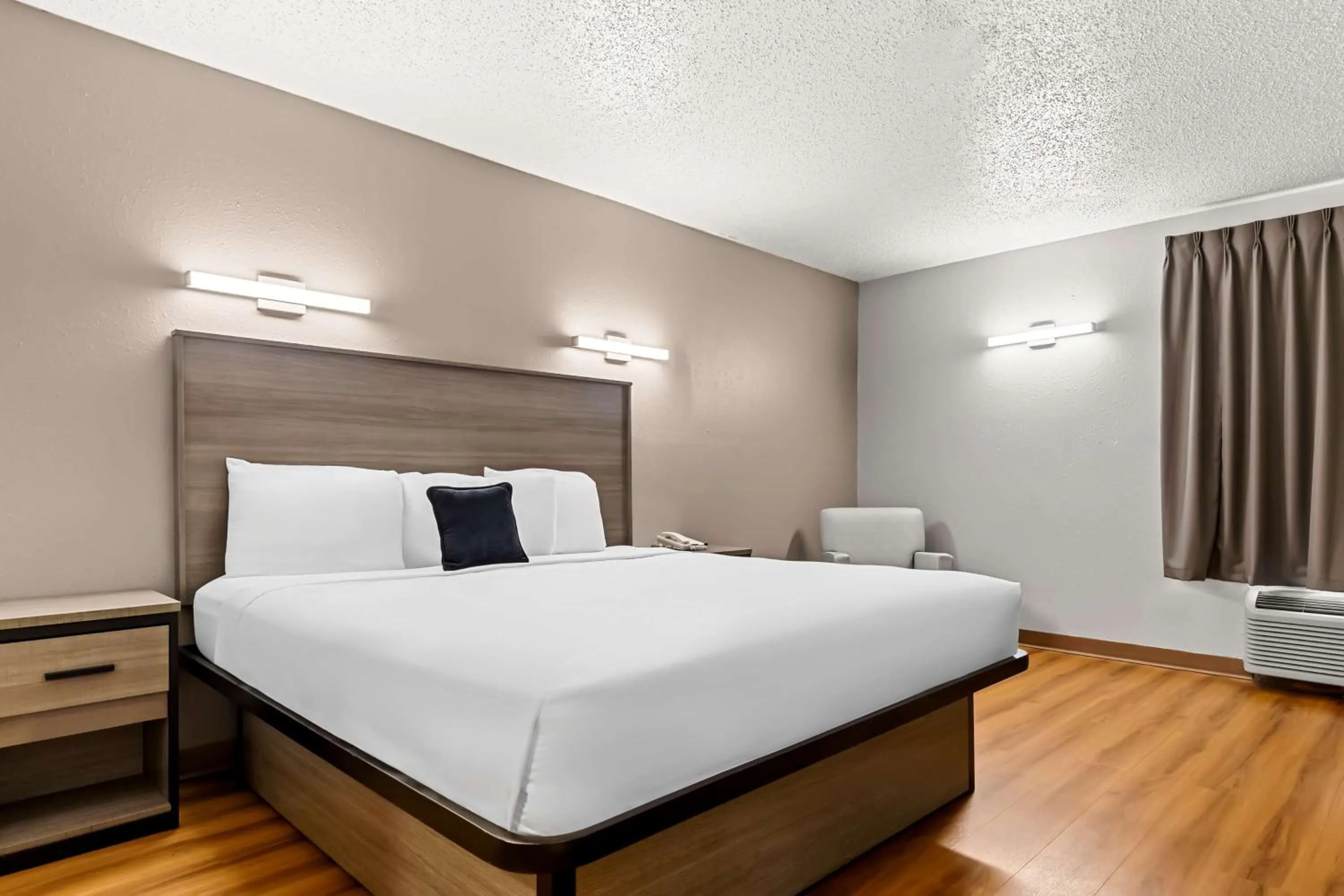 Bedroom in Red Lion Inn & Suites Saint Louis