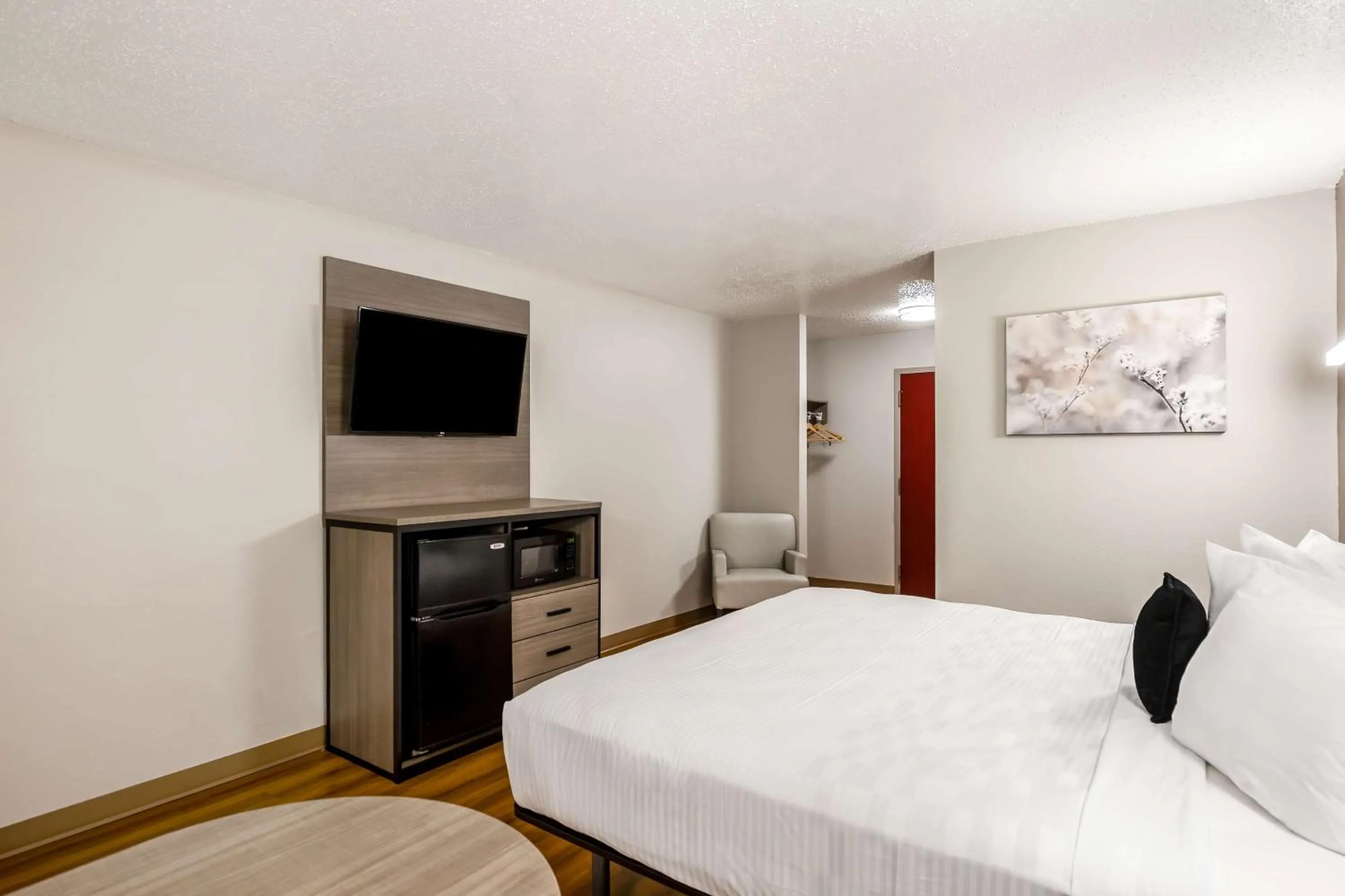 Bedroom in Red Lion Inn & Suites Saint Louis