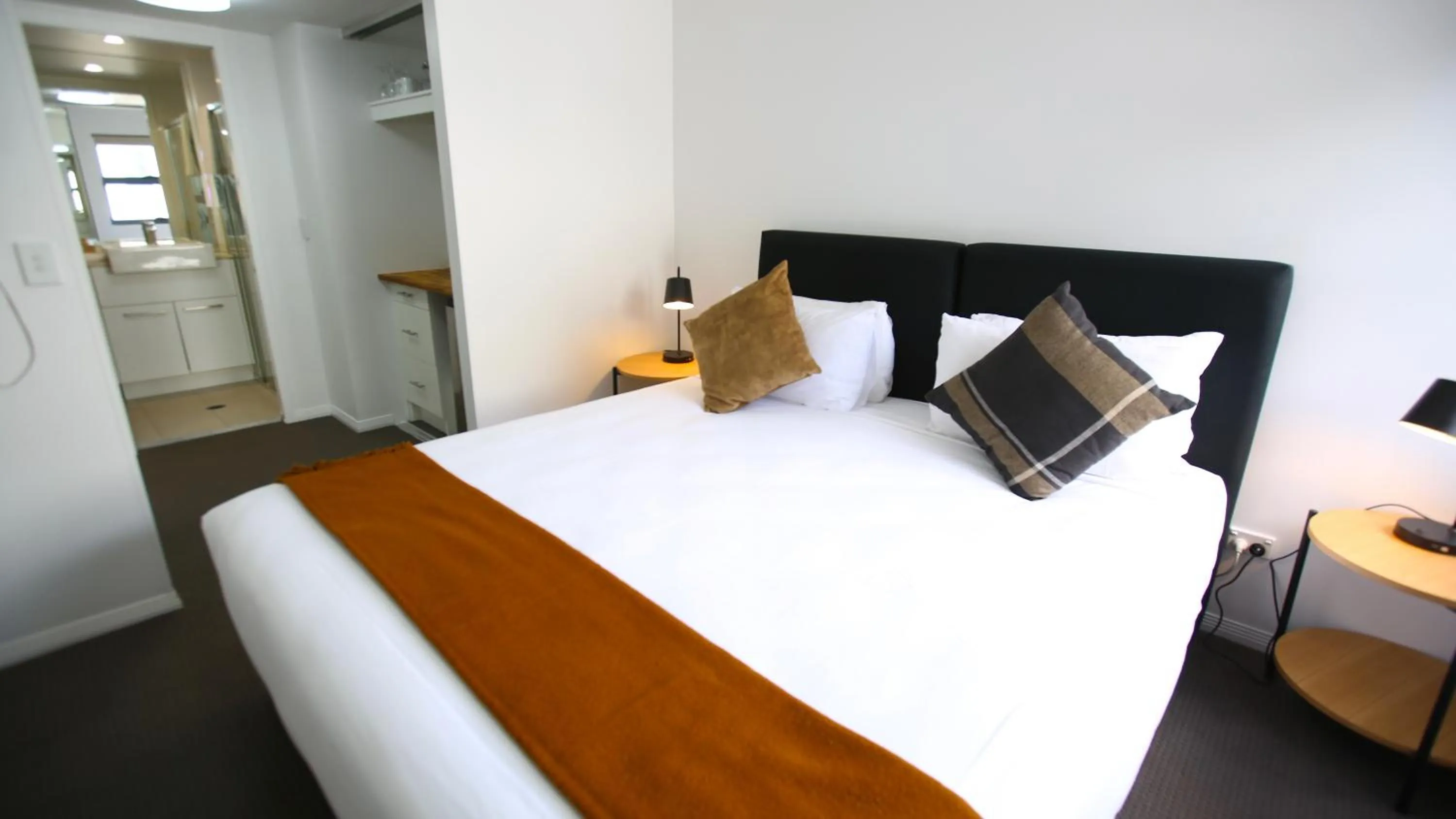 Bed in Gabba Central Apartments