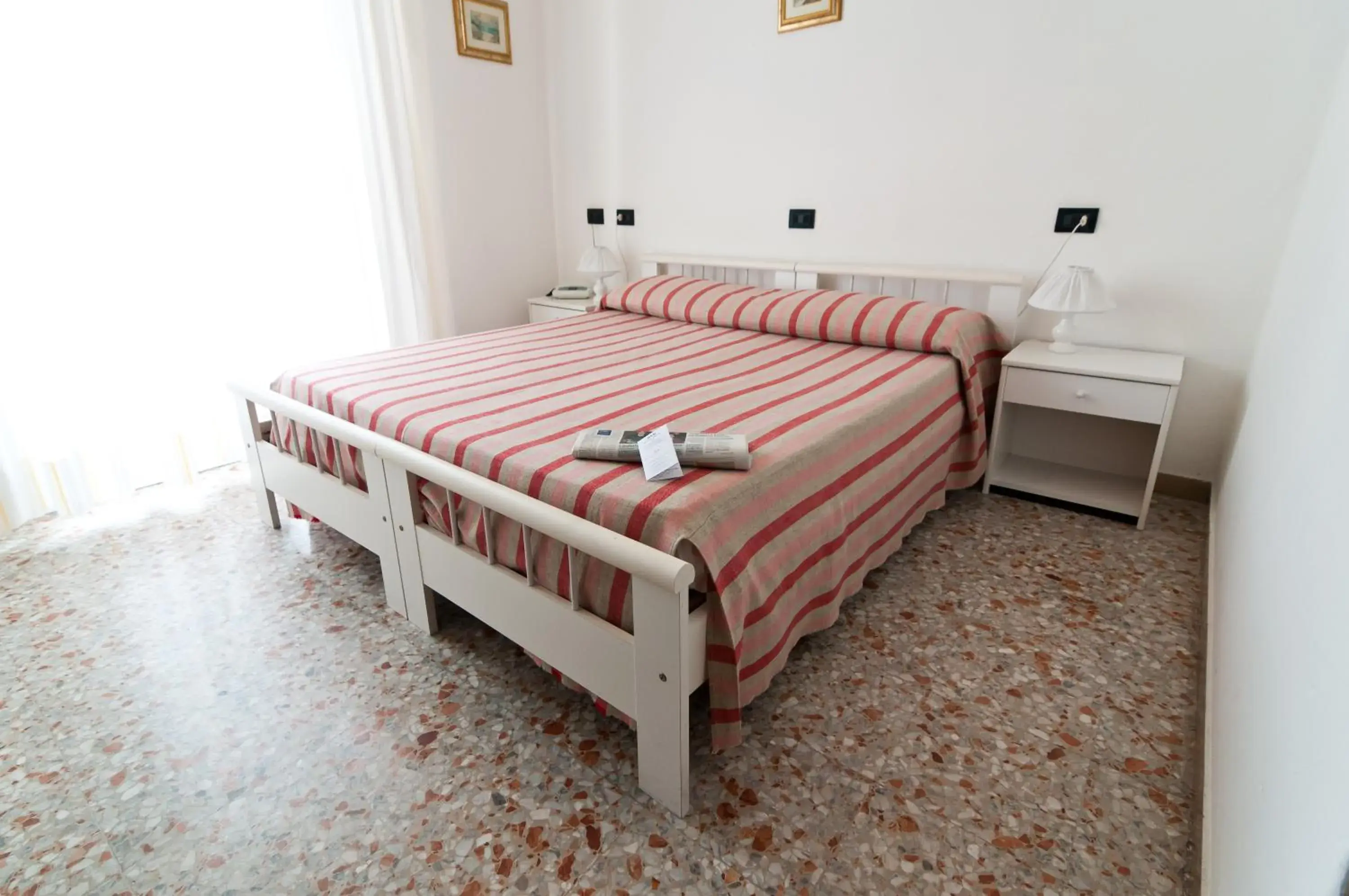 Standard Single Room with Shower in Hotel Milan Standard Single Room with Shower in Hotel Milan