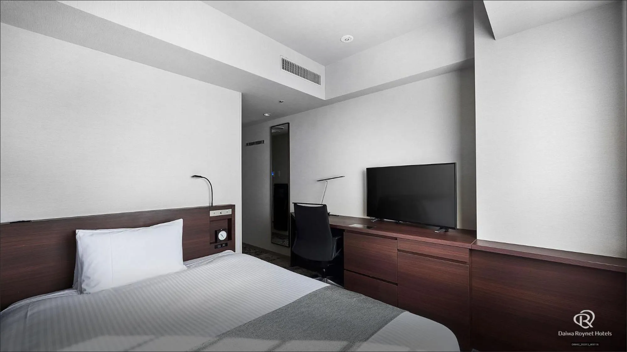 Bed in Daiwa Roynet Hotel Shimbashi