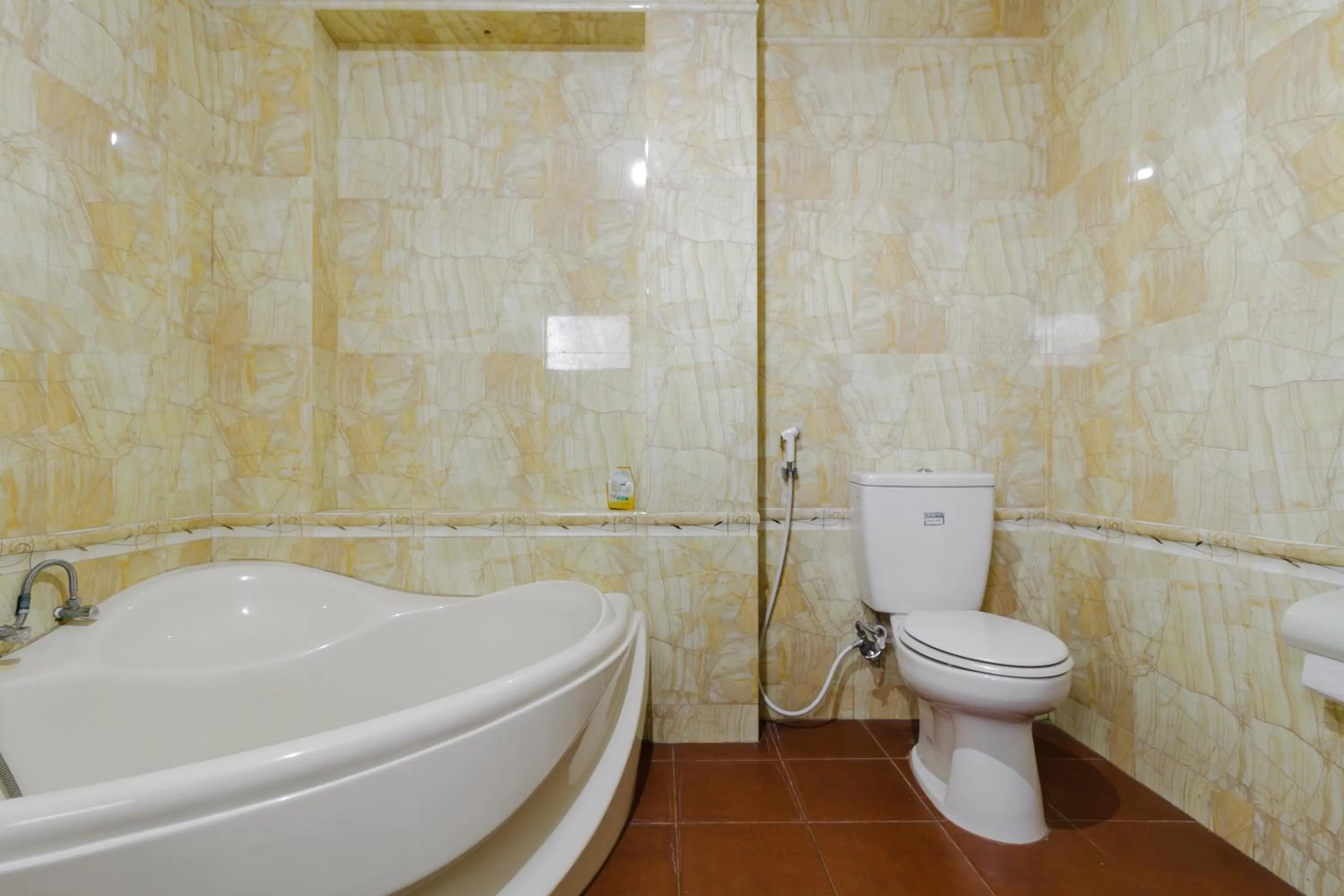 Bathroom in RedDoorz Syariah @ Cipanas