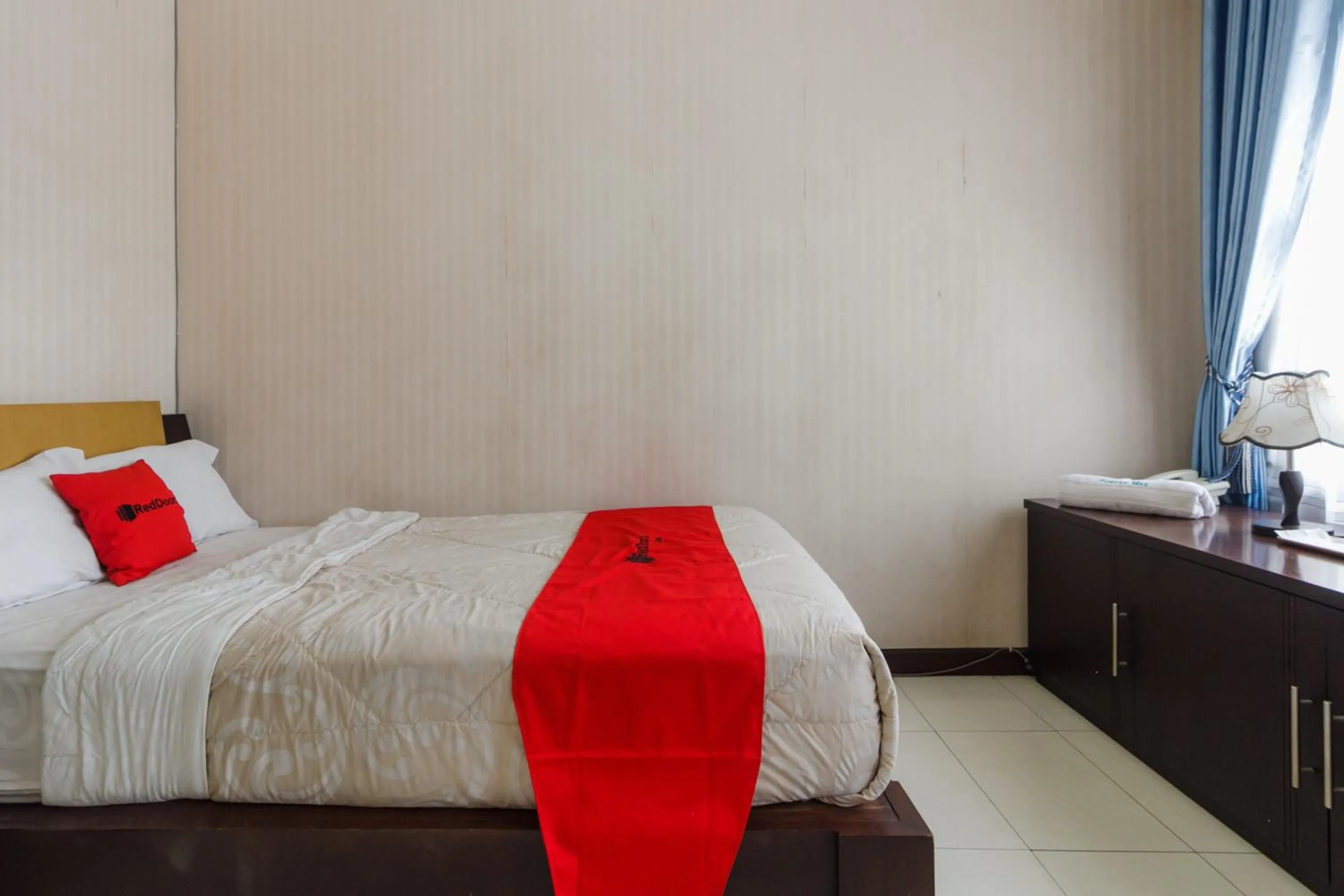 Bedroom, Bed in RedDoorz Syariah @ Cipanas