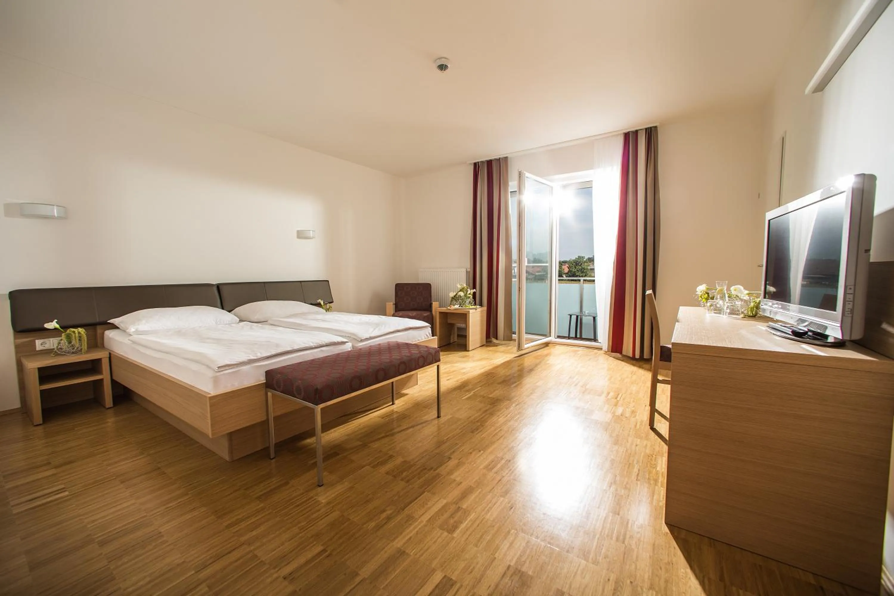 Photo of the whole room, Bed in Hotel Garni Toscanina - Adults Only