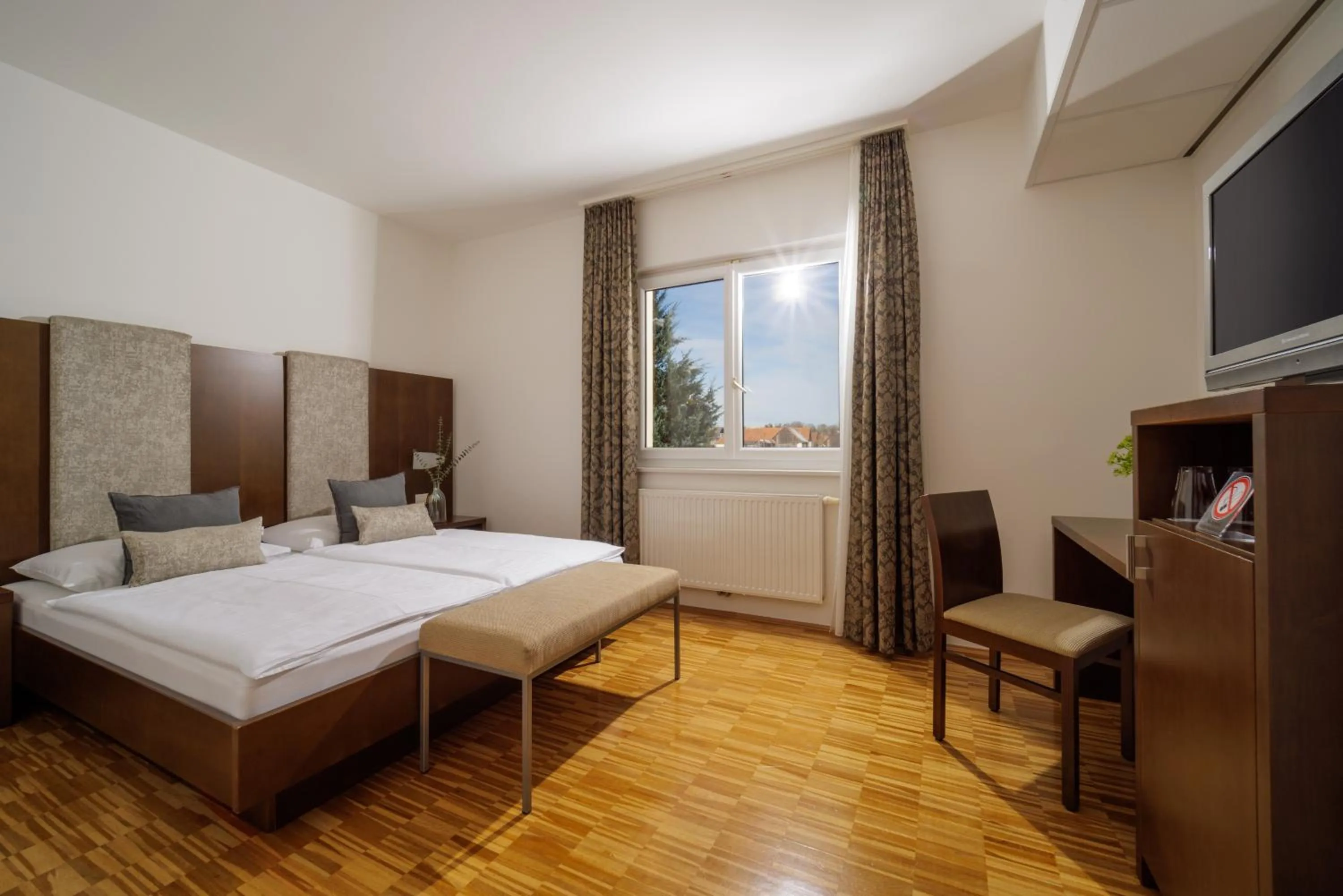 Photo of the whole room, Bed in Hotel Garni Toscanina - Adults Only