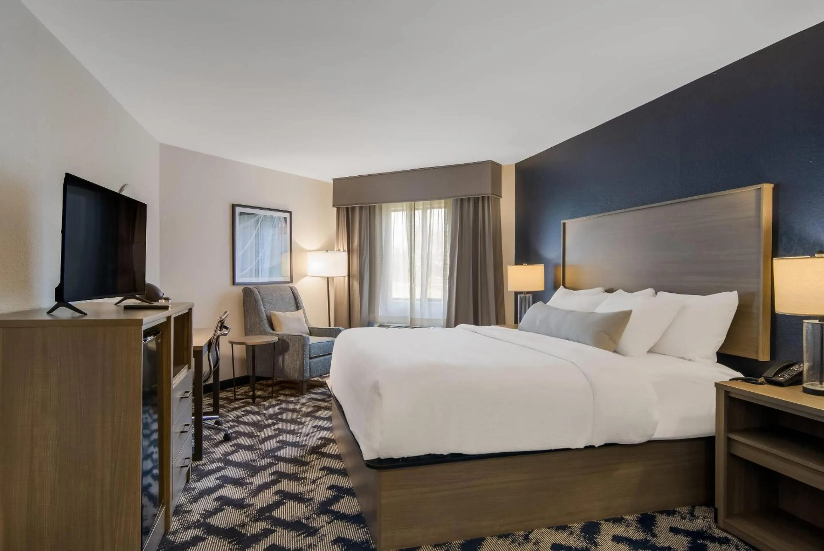 Bedroom, Bed in The Inn on Maritime Bay, an Ascend Collection Hotel