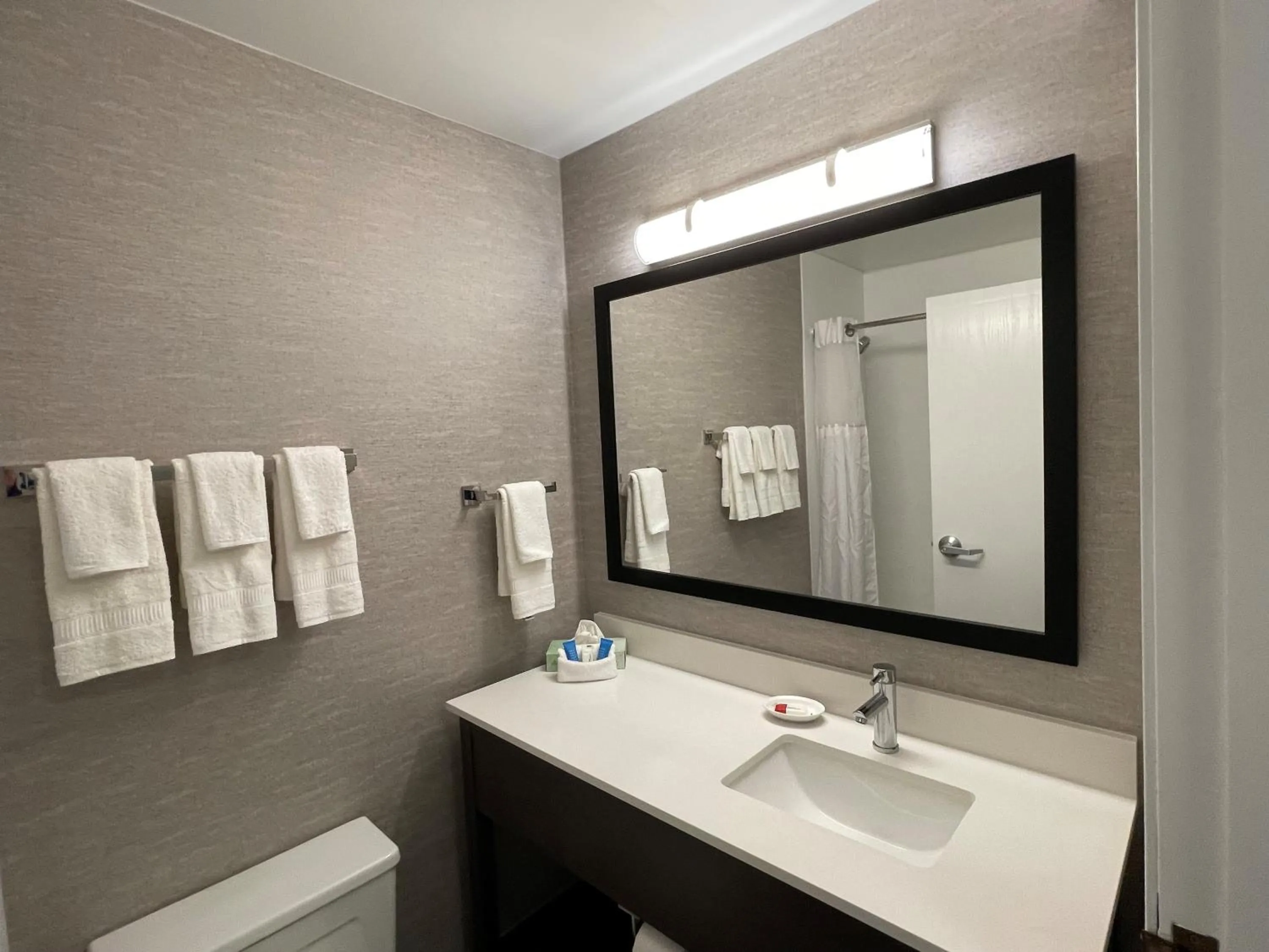 Bathroom in The Inn on Maritime Bay, an Ascend Collection Hotel