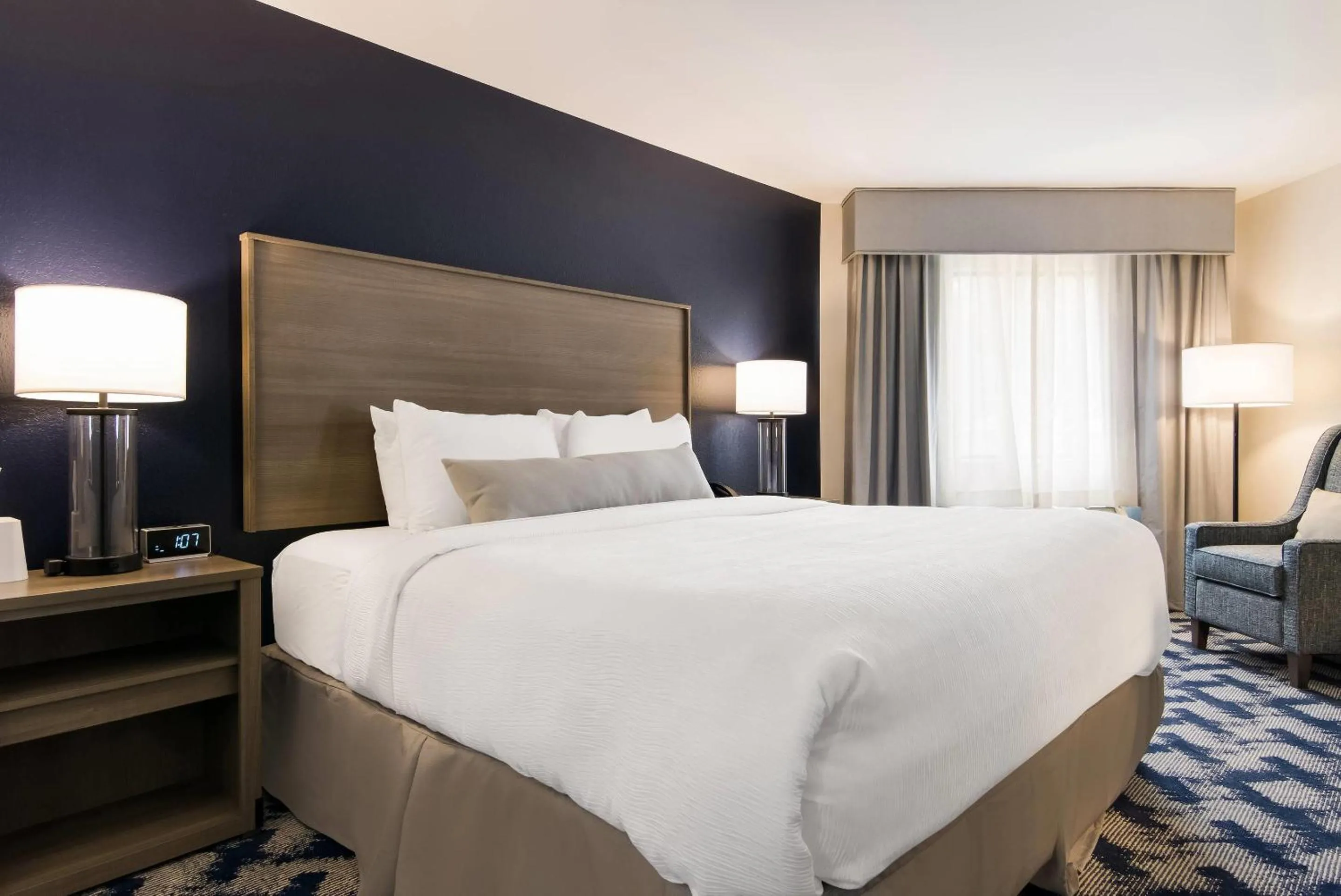 Bedroom, Bed in The Inn on Maritime Bay, an Ascend Collection Hotel