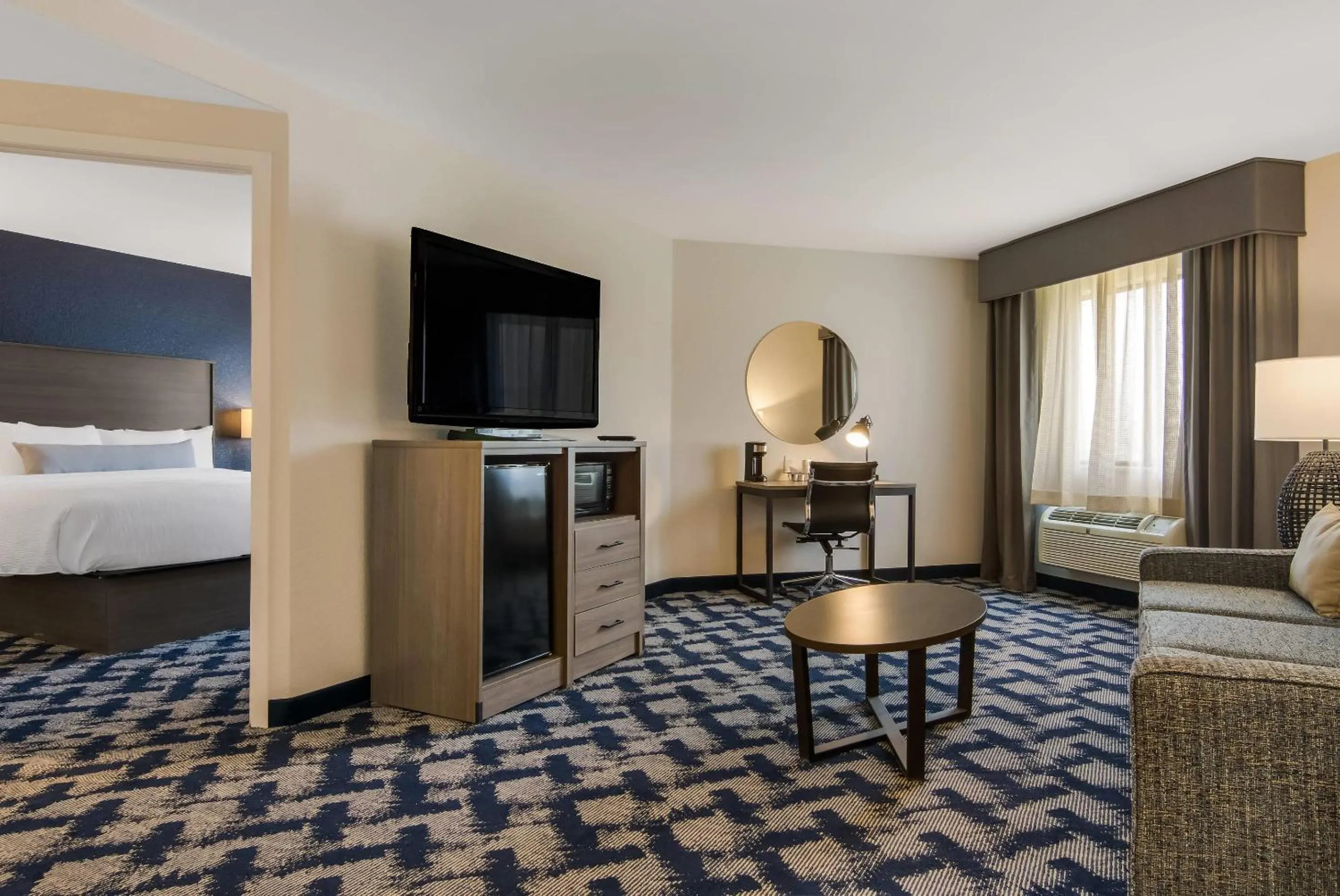 Bedroom, Bed in The Inn on Maritime Bay, an Ascend Collection Hotel