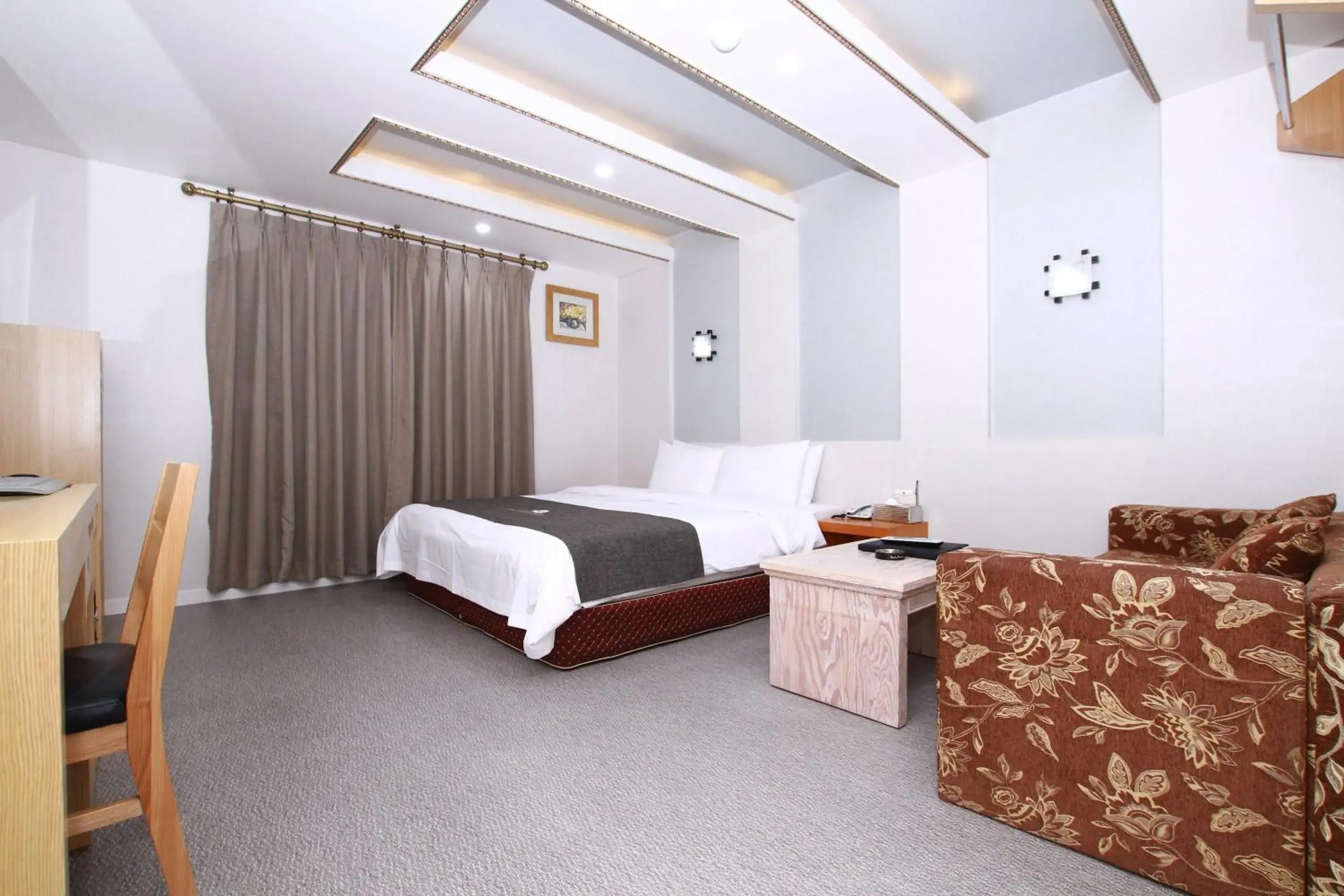 Superior Double Room in Symphony Hotel Superior Double Room in Symphony Hotel