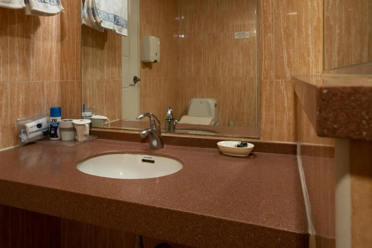 Bathroom in Symphony Hotel