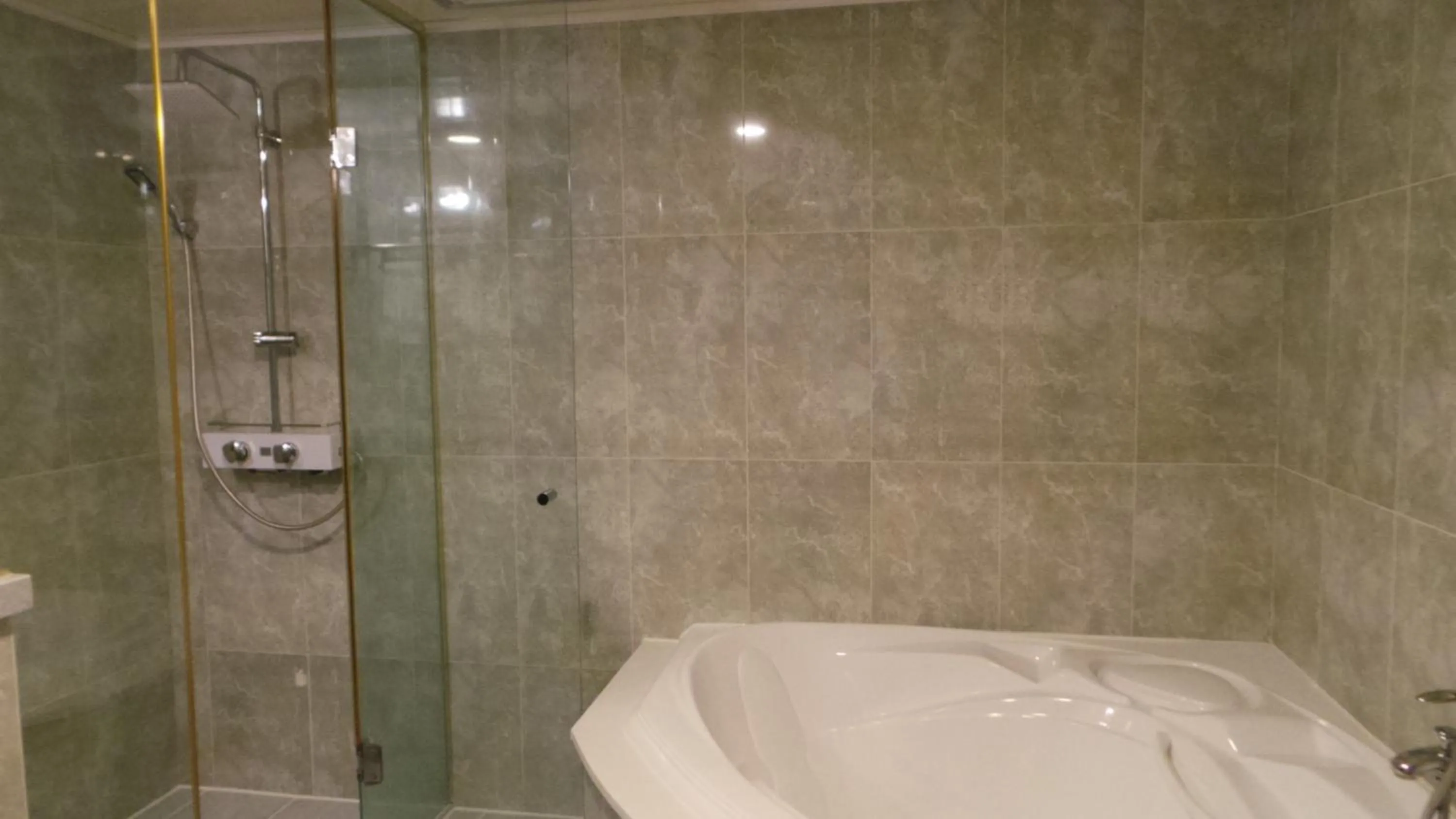 Shower in Symphony Hotel