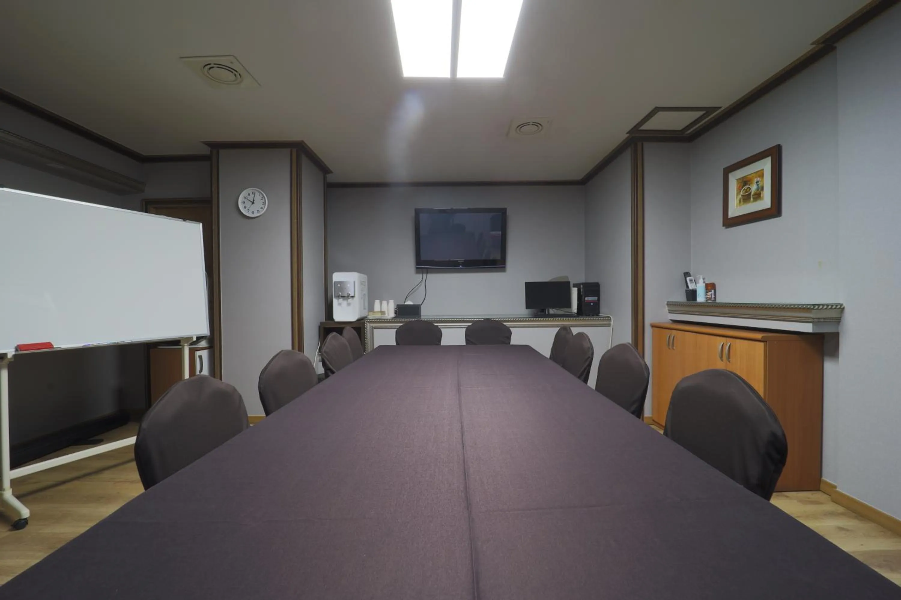 Meeting/conference room in Symphony Hotel