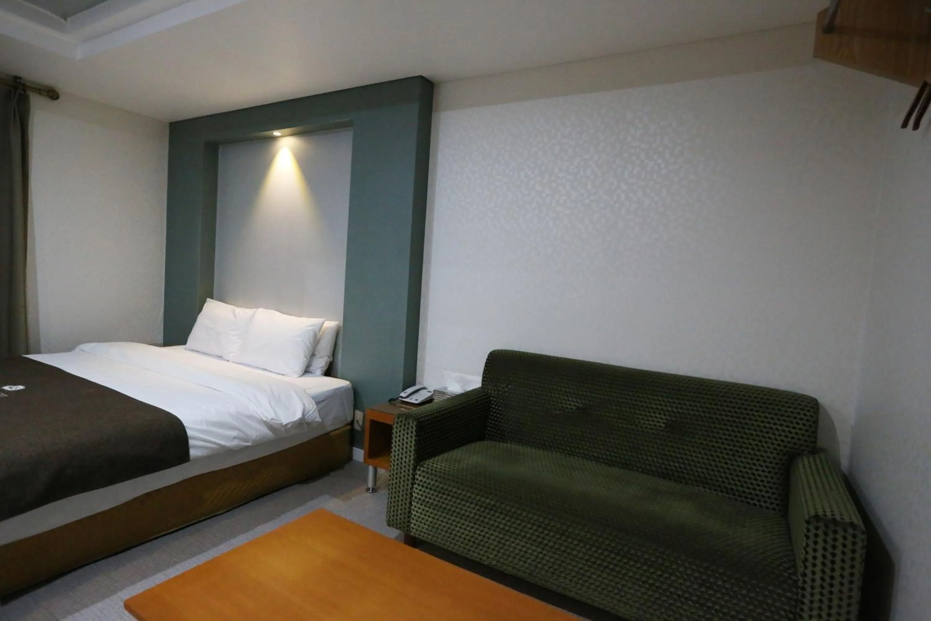 Photo of the whole room, Bed in Symphony Hotel