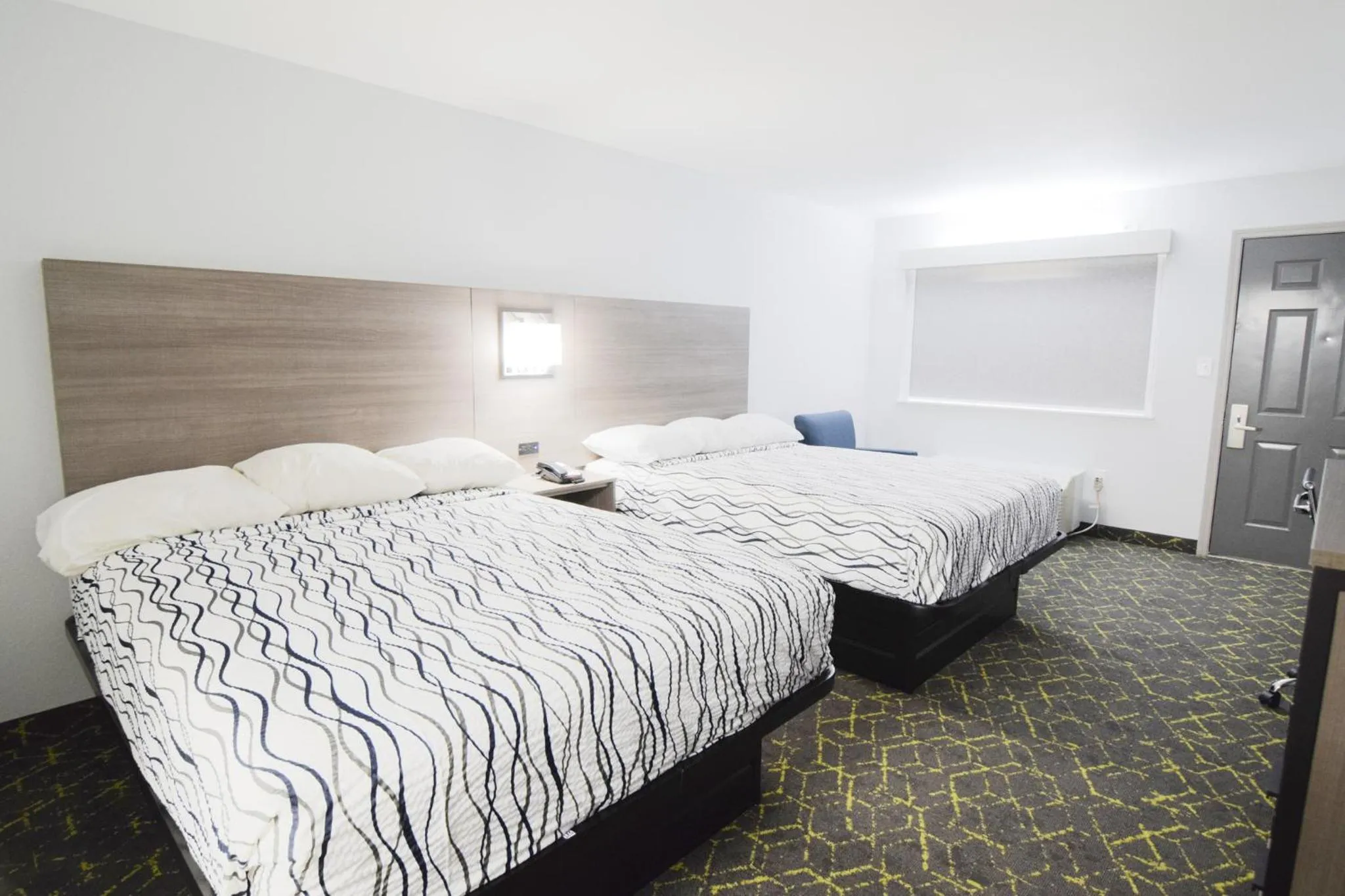 Bed in Walnut Inn Roland